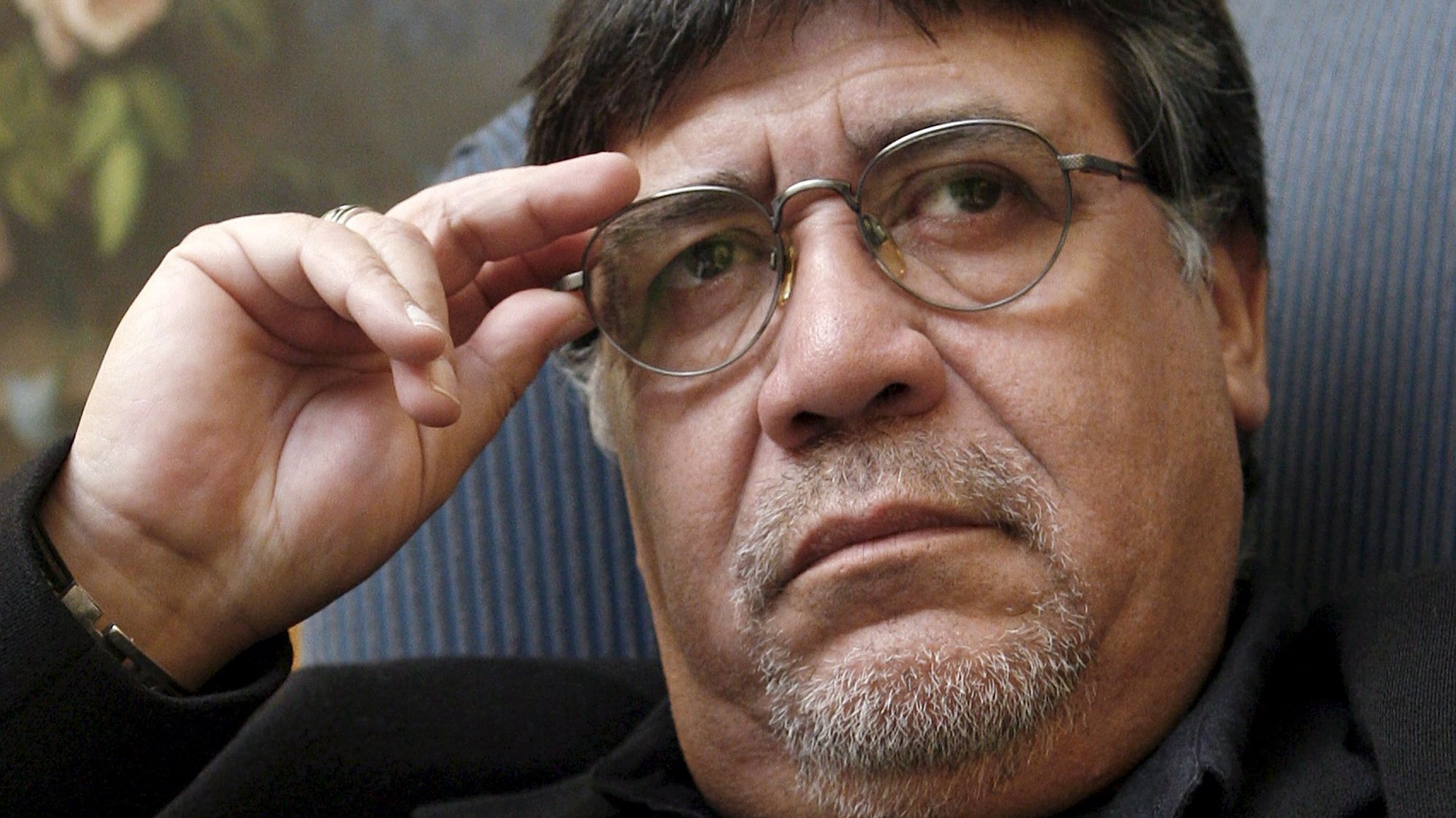 epa08365801 (FILE) - Chilean author Luis Sepulveda gestures during an interview in Madrid, Spain, 25 March 2009 (reissued on 16 April 2020). According to media reports on 16 April 2020 Luis Sepulveda has died aged 70 in Oviedo, Spain, for the consequences of the SARS-CoV-2 coronavirus which causes the COVID-19 disease.  EPA/CHEMA MOYA