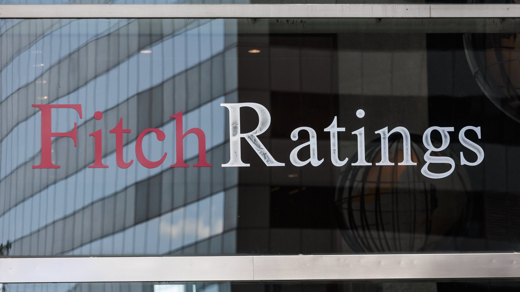 epa10781812 The offices of Fitch Ratings, one of three major credit rating agencies, in New York, New York, USA, 02 August 2023. Fitch downgraded the United States government credit rating from AAA to AA+, a change the company partially attributed to politics around the recent debt ceiling standoff.  EPA/JUSTIN LANE
