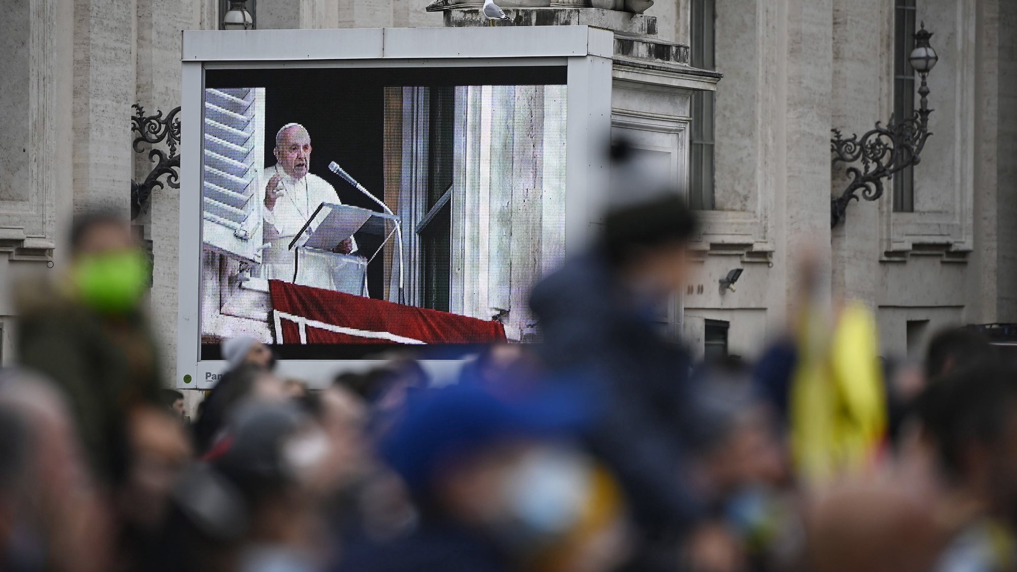 epa09608619 Pope Francis leads his Sunday Angelus prayer from the window of his office overlooking Saint Peter&#039;s Square, Vatican City, 28 November 2021.  EPA/RICCARDO ANTIMIANI