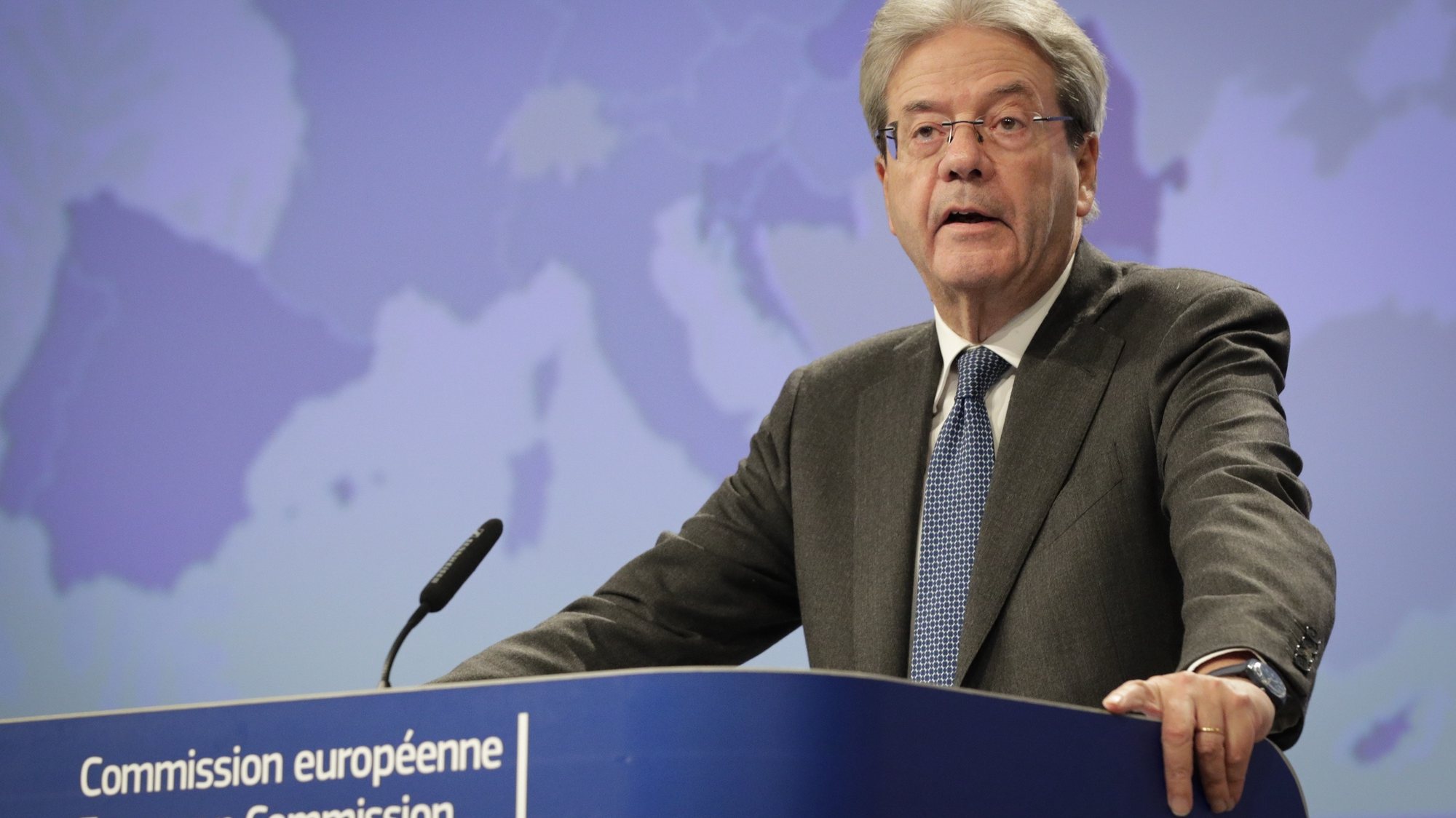 epa10464626 European Commissioner for Economy Paolo Gentiloni addresses a press conference to present the European Commission 2023 Winter Economic Forecast in Brussels, Belgium, 13 February 2023. The EU Commission announced the Union&#039;s economy is set to avoid recession, but headwinds persist.  EPA/OLIVIER HOSLET