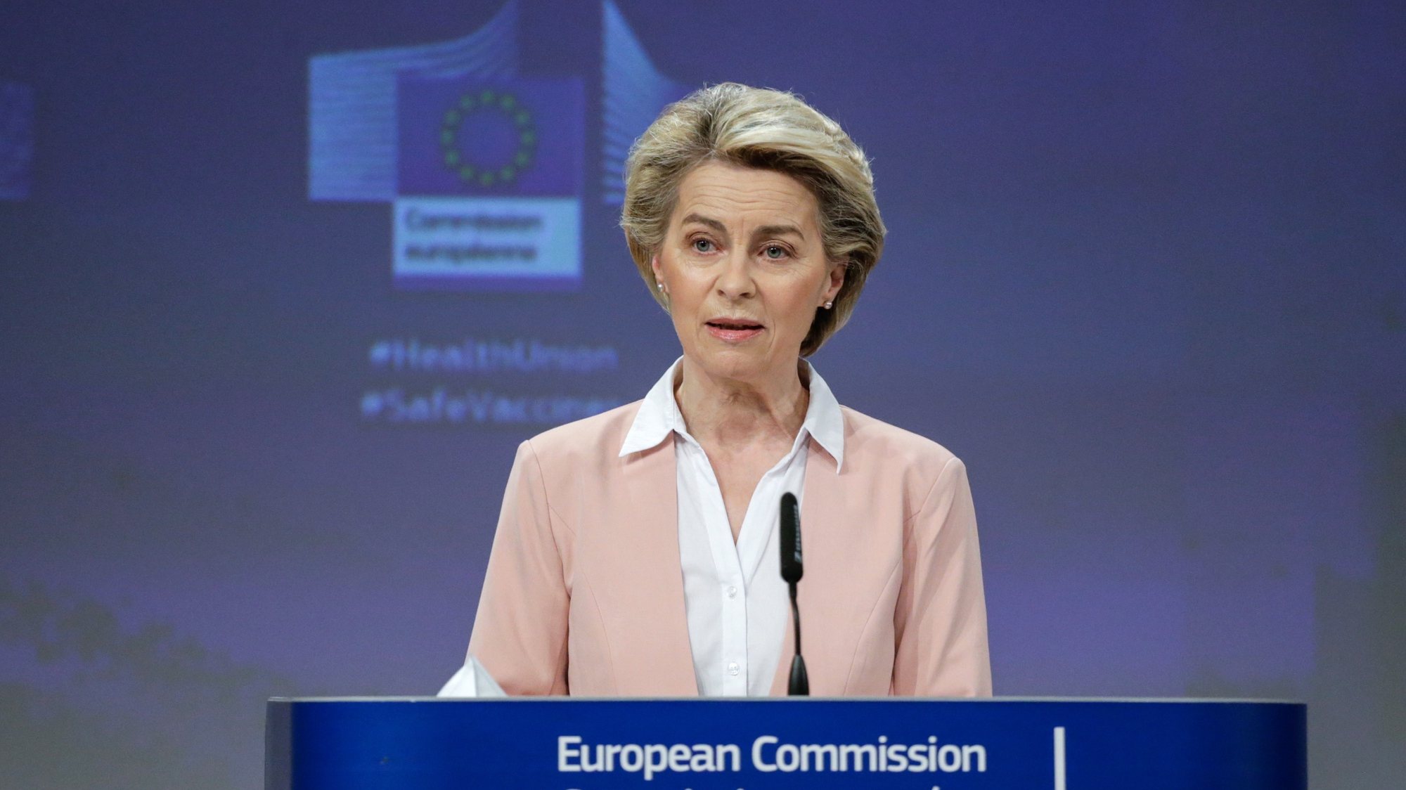 epa09018447 European Commission President Ursula von der Leyen gives a press conference on the HERA Incubator to anticipate the threat of the coronavirus variants at the European Commission Headquarters in Brussels, Belgium, 17 February 2021.  EPA/ARIS OIKONOMOU / POOL
