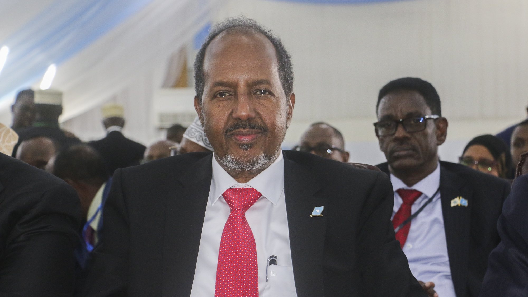 epa09949988 Former president Hassan Sheikh Mohamud after being sworn in as the new president of Somalia after being elected by Somali members of parliament in the presidential elections in the capital Mogadishu, Somalia, 15 May 2022. Voting took place at Mogadishu&#039;s fortified airport only involving the country&#039;s 329 members of parliament, following long delays.  EPA/SAID YUSUF WARSAME