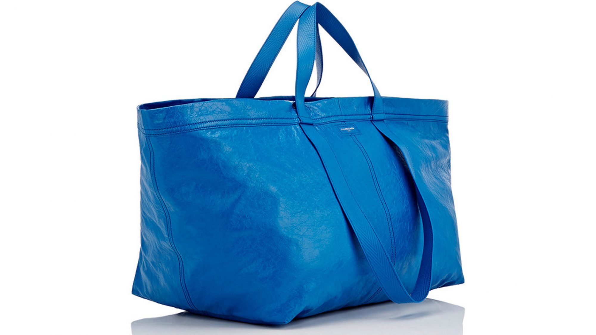 O saco foi colocado à venda no site da Balenciaga por 2.145 dólares (cerca de 2.000 euros).