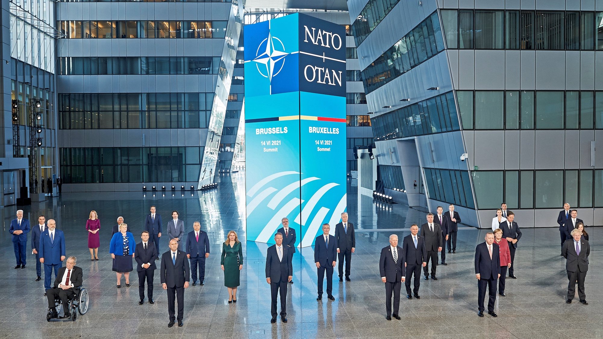 epa09270373 NATO heads of states and governments pose for the family picture during the NATO summit at the Alliance&#039;s headquarters, in Brussels, Belgium, 14 June 2021. The 30-nation alliance hopes to reaffirm its unity and discuss increasingly tense relations with China and Russia, as the organization pulls its troops out after 18 years in Afghanistan.  EPA/Horst Wagner / POOL