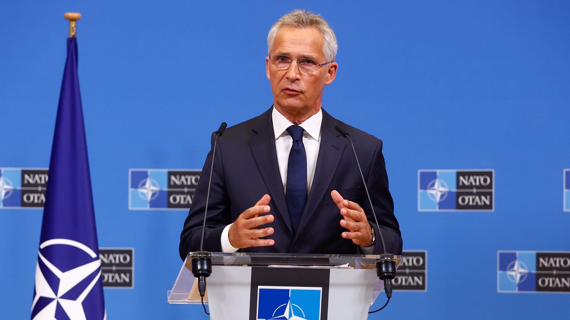 epa10173154 NATO Secretary General Jens Stoltenberg attends a joint press conference with US Secretary of State Blinken after a meeting at NATO headquarter in Brussels, Belgium, 09 September 2022.  EPA/STEPHANIE LECOCQ