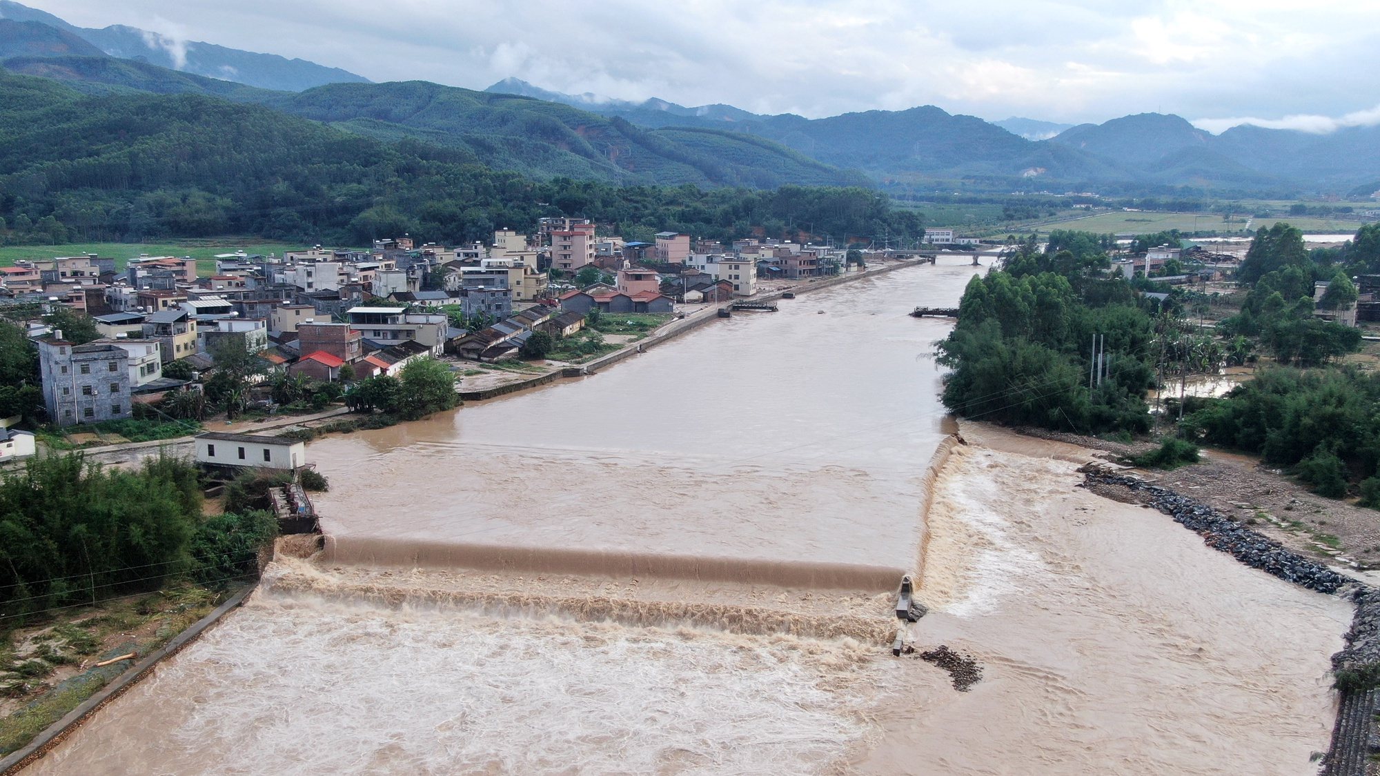 epa11293139 An aerial drone photo shows a view of the Beijiang River tributary in Wujiang District of Shaoguan City, Guangdong Province, China, 21 April 2024 (issued 22 April 2024). The lower reaches of the Beijiang River were expected to experience big floods caused by the heavy and continuous downpours. The provincial disaster reduction committee has initiated a Level IV emergency response to tackle the floods that hit the cities of Shaoguan and Qingyuan in Guangdong.  EPA/XINHUA / Lu Hanxin CHINA OUT / UK AND IRELAND OUT  /       MANDATORY CREDIT  EDITORIAL USE ONLY  EDITORIAL USE ONLY