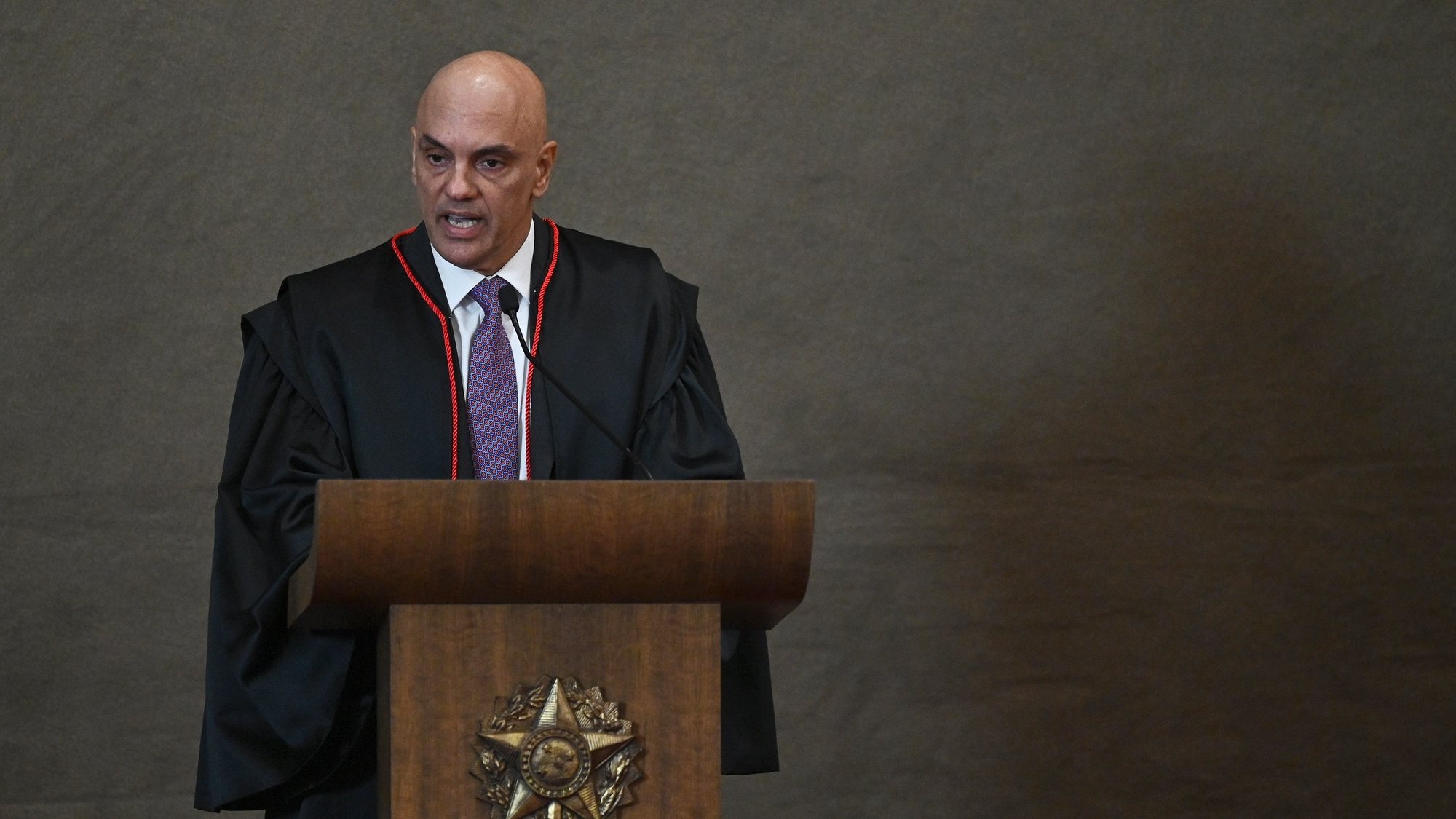 epa10362497 The president of the Superior Electoral Tribunal Alexandre de Moraes speaks during the presidential diploma delivery ceremony at the Superior Electoral Tribunal, in Brasilia, Brazil, 12 December 2022.  EPA/ANDRE BORGES