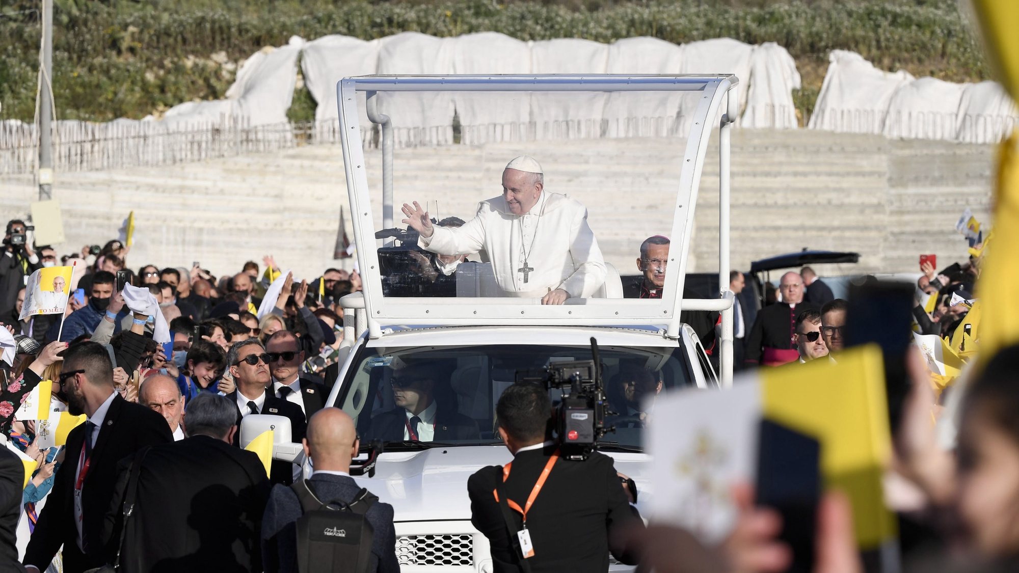 epa09866220 A handout picture provided by the Vatican Media shows Pope Francis (C) waves to the faithful upon arrival for a meeting of prayer at the Basilica of the National Shrine of the Blessed Virgin of Ta&#039; Pinu, in Gozo island, Malta, 02 April 2022. The Pontiff is on a two-day official visit to Malta.  EPA/VATICAN MEDIA HANDOUT  HANDOUT EDITORIAL USE ONLY/NO SALES