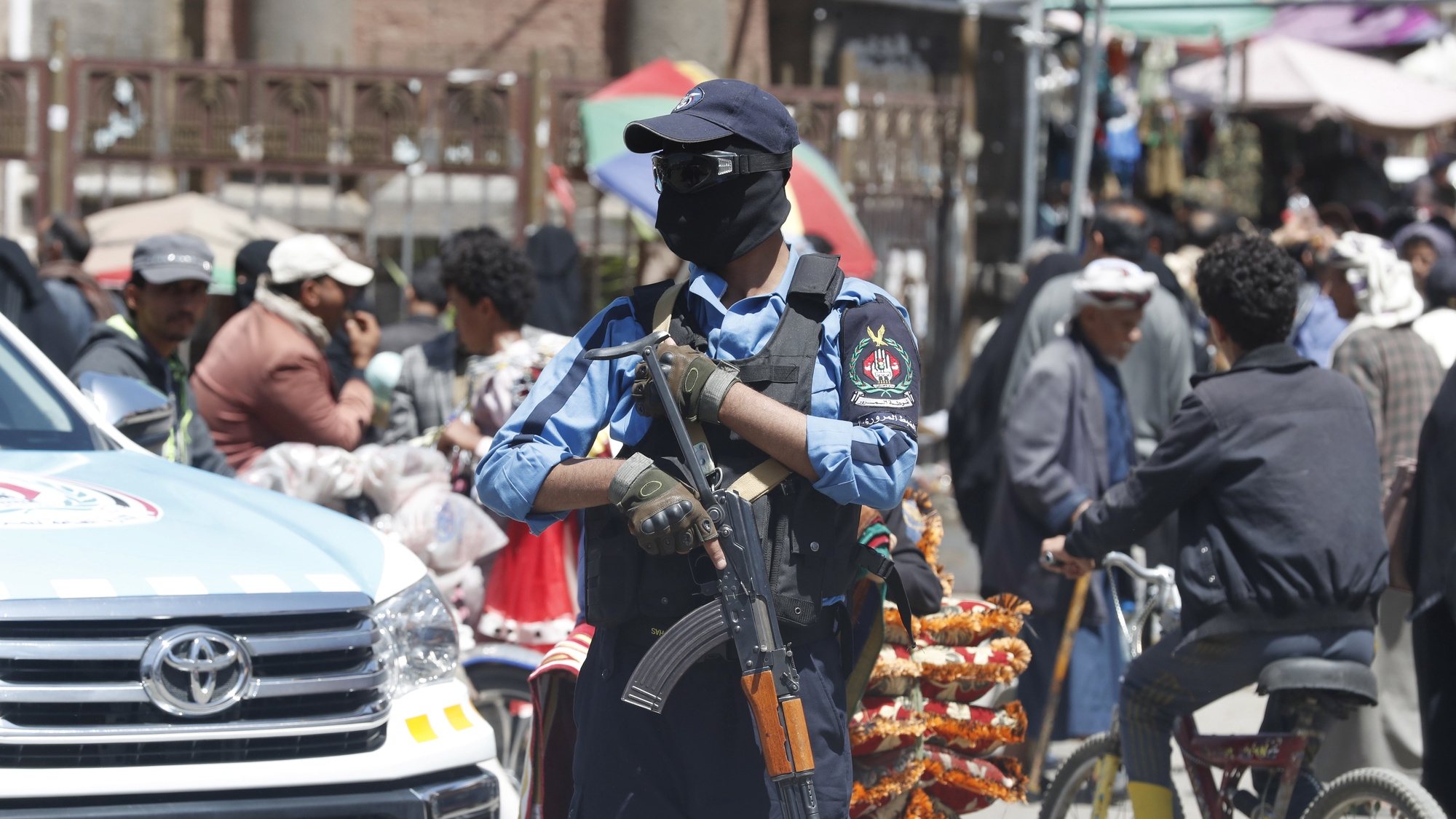 epa09847735 An armed policeman, wearing a face mask, keeps watch at a street ahead of the seventh anniversary of the Saudi-led military campaign on Yemen, in Sana’a, Yemen, 24 March 2022. UN special envoy for Yemen Hans Grundberg and Gulf countries continue to persuade the warring factions in Yemen, including the Houthis, to accept a UN proposal of a nationwide truce during the Muslim holy month of Ramadan, which will start in early April 2022. The possible truce seeks to halt all military activities across Yemen and Houthis-unleashed drone and missile attacks against Saudi Arabia which leads a military campaign against the Houthis since 26 March 2015 for restoring the Yemeni government.  EPA/YAHYA ARHAB