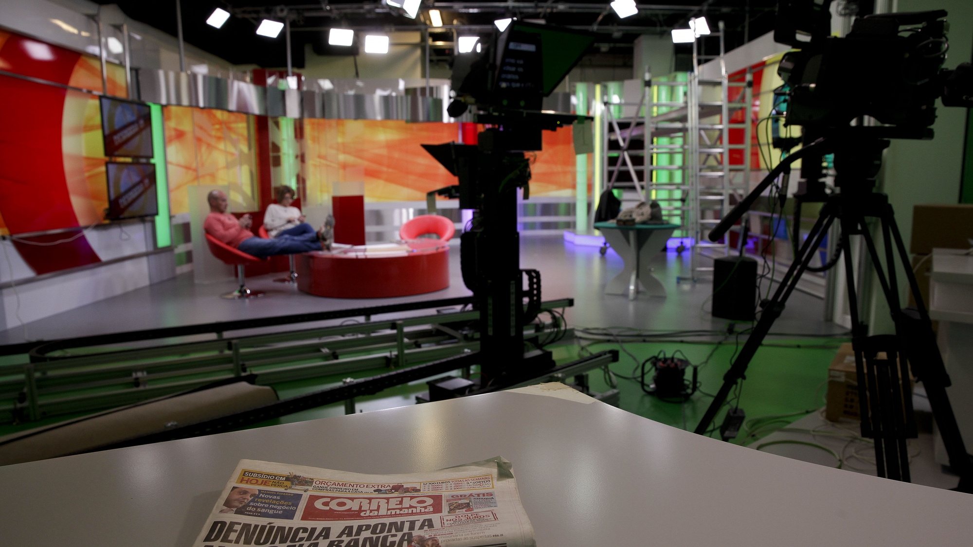 Estúdio do canal de televisão CMTV, Lisboa,15 março 2013. O projeto CM TV anuncia o objetivo de liderar dentro de três anos na plataforma onde será distribuído em exclusivo, a Meo, a corrida das audiências entre os canais de televisão por cabo.    (ACOMPANHA TEXTO).  ANDRE KOSTERS/LUSA