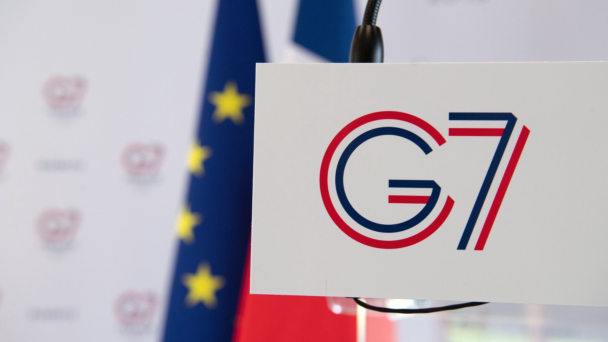 epa07782328 The G7 logo is visible in the press room before the press conference of French Minister of the Interior, Christophe Castaner, on the security measures before G7 in Biarritz, Basque Country, France, 20 August 2019. The Group of Seven (G7) summit will take place in French Bayonne (Biarritz) from 24 to 26 August 2019.  EPA/CAROLINE BLUMBERG