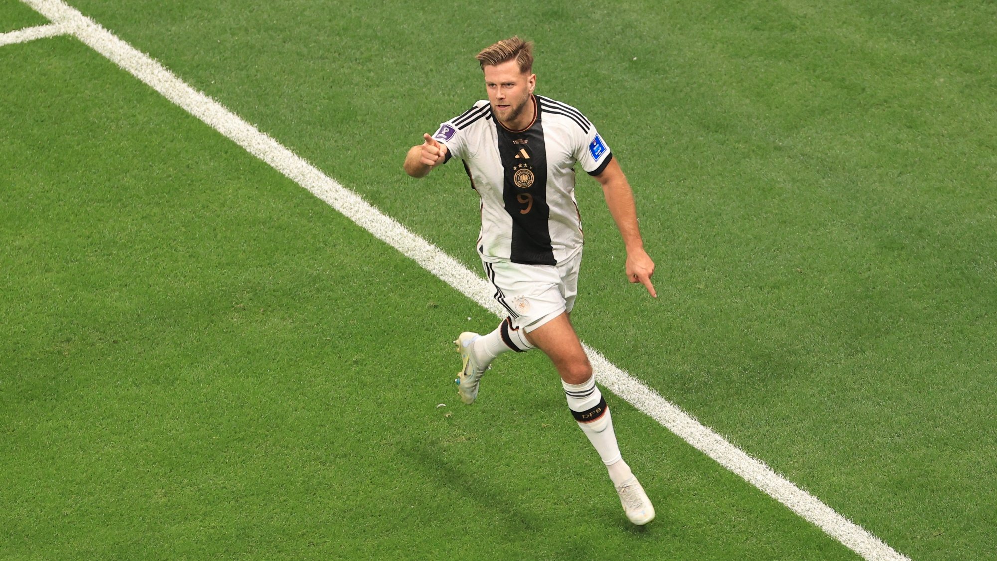Niclas Füllkrug, avançado do Werder Bremen de 29 anos que tem um par de internacionalizações e todas este ano entrou para resgatar a Alemanha neste Mundial