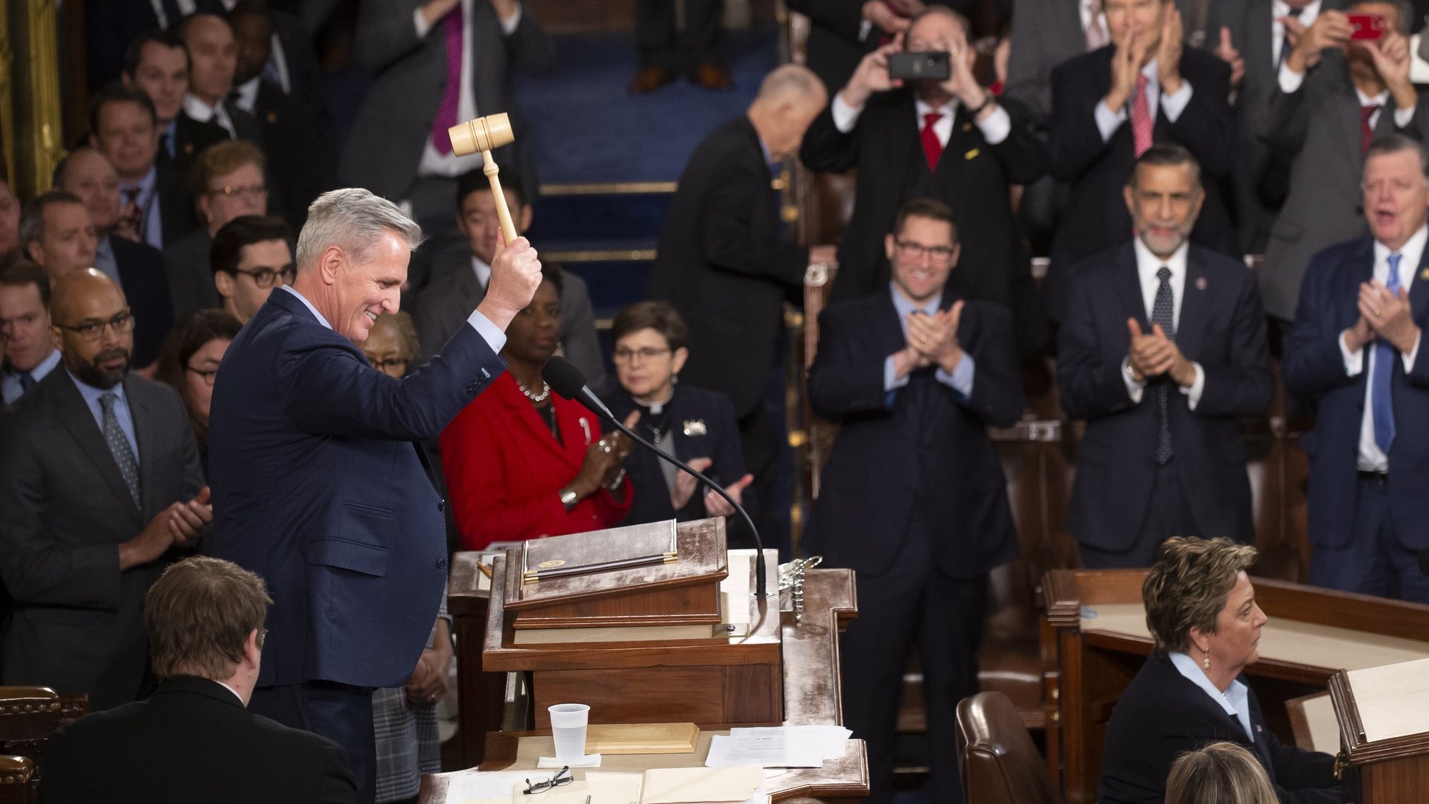 epa10393506 House Republican Leader Kevin McCarthy (L) bangs the gavel after being elected to become the Speaker of the House after 15 rounds of voting, in the House chamber on Capitol Hill in Washington, DC, USA, 07 January 2023. McCarthy secured enough support to become House Speaker on the 15th vote by the House and on the fifth day of his bid; it is the longest speaker contest in the US in 164 years.  EPA/MICHAEL REYNOLDS