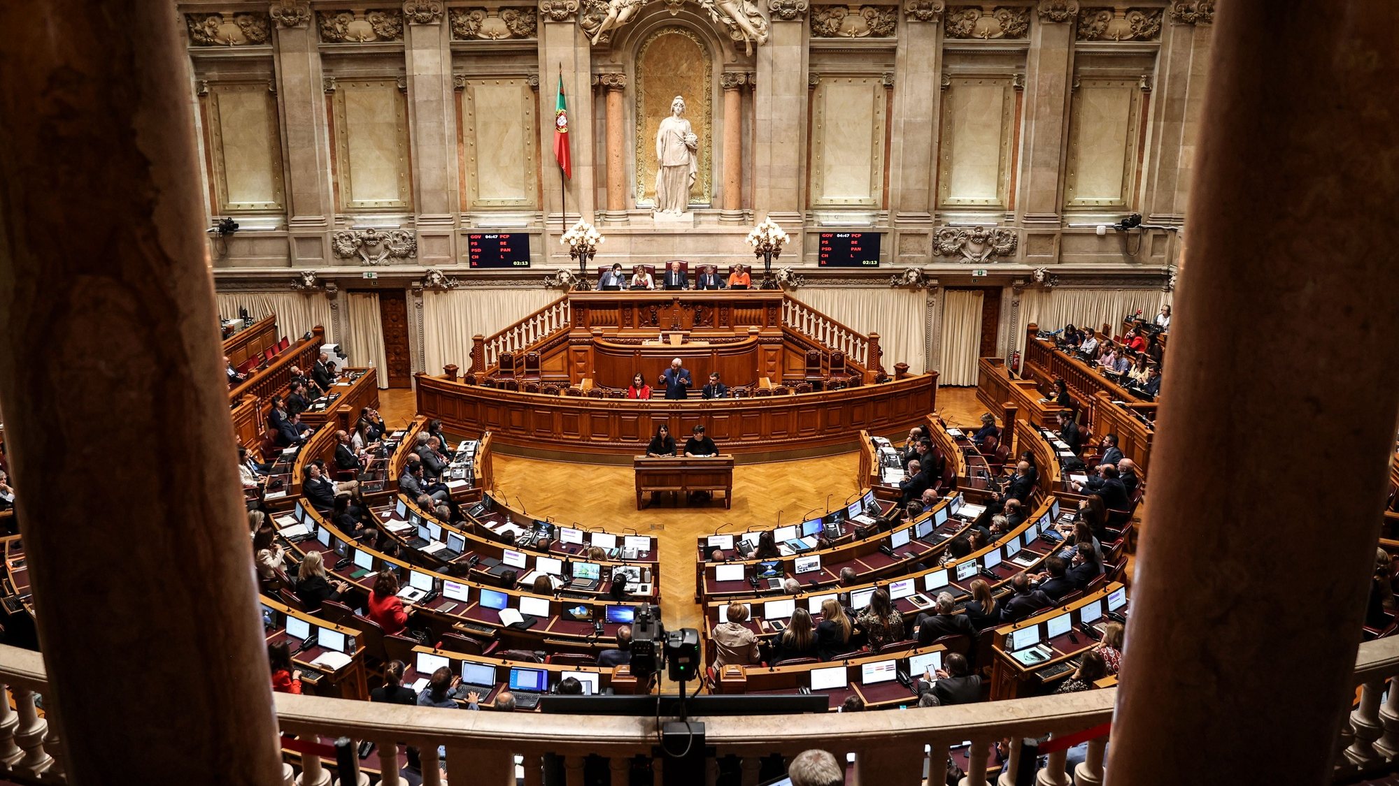 O primeiro-ministro, António Costa, intervém durante o debate preparatório do Conselho Europeu, na Assembleia da República, em Lisboa, 19 de outubro de 2022. CARLOS ALMEIDA/LUSA