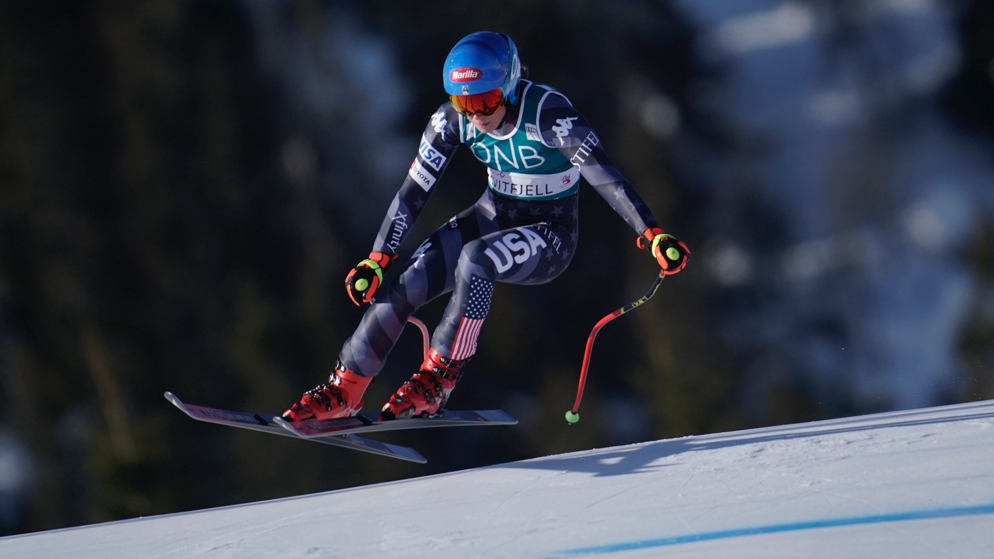 epa10502146 Mikaela Shiffrin from the USA speeds down the slope during the Women&#039;s Downhill race at the FIS Alpine Skiing World Cup in Kvitfjell, Norway, 04 March 2023.  EPA/Stian Lysberg Solum  NORWAY OUT