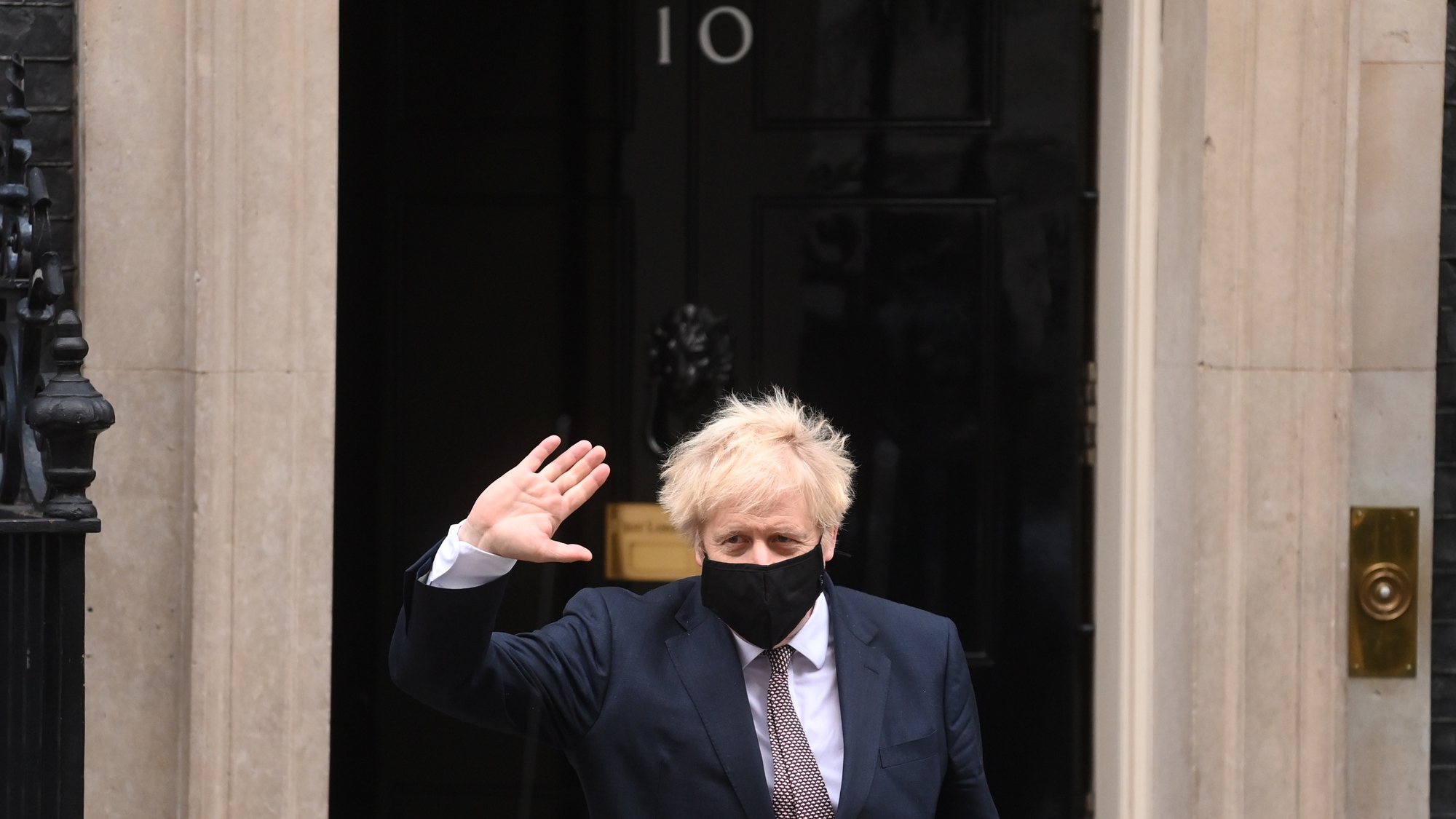 epa08843259 Britain&#039;s Prime Minster Boris Johnson leaves his official residence at 10 Downing Street in London, Britain, 26 November 2020. Johnson has been in isolation for 14 days after being warned by track and trace he had been in contact with another person with coronavirus symptoms.  EPA/NEIL HALL