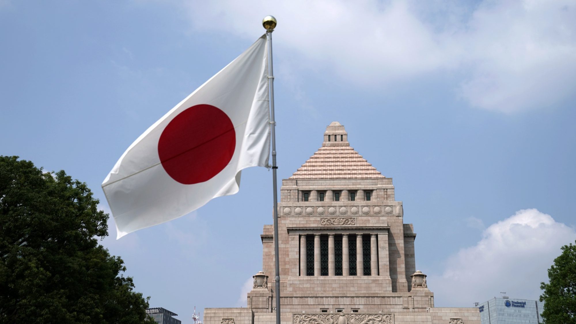 Uma reforma constitucional exige o apoio de dois terços das duas câmaras do parlamento japonês