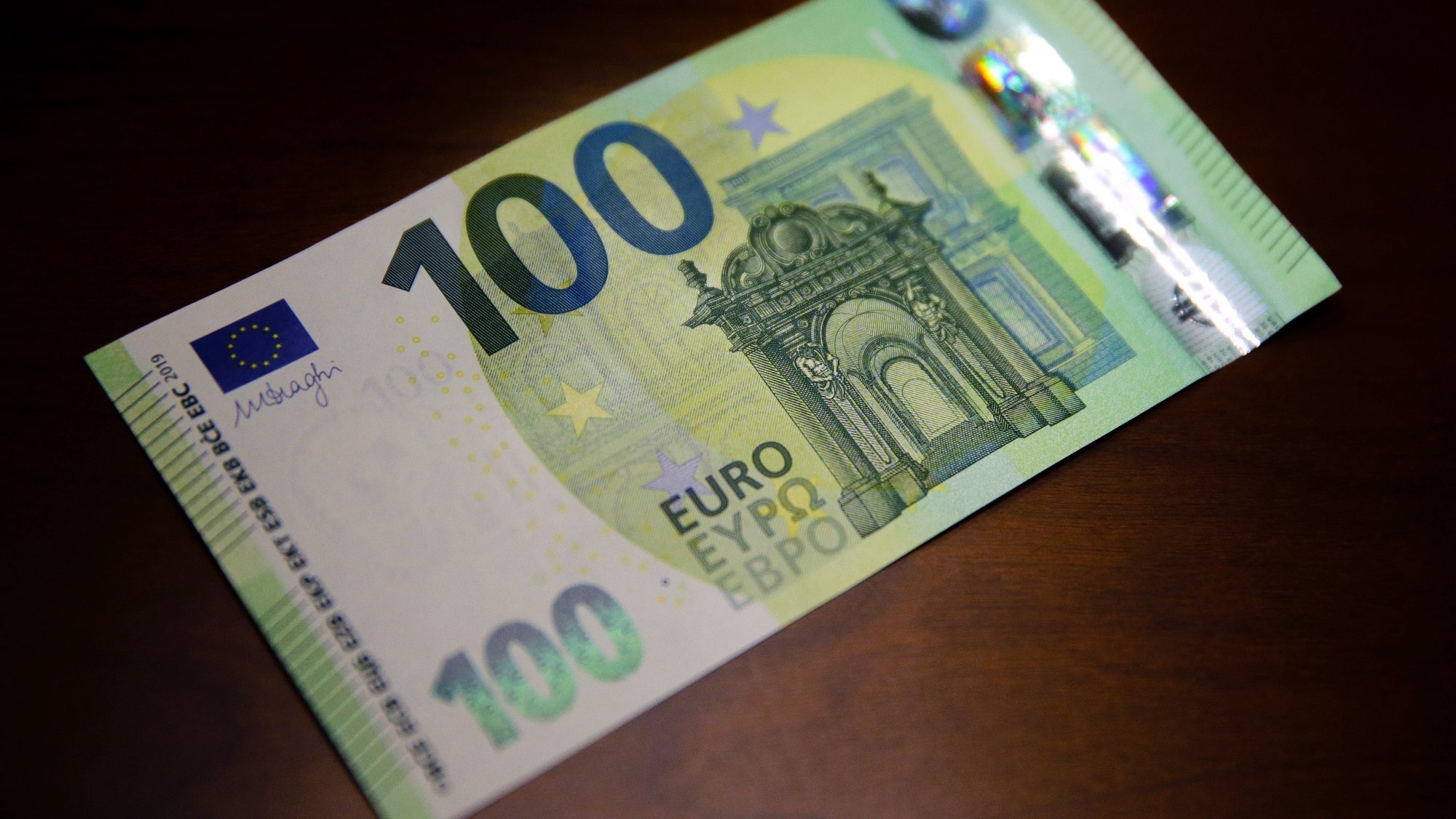 A nova nota de 100 euros foi apresentada esta manhã em conferência de imprensa, no Complexo do Carregado, 01 de outubro de 2018. TIAGO PETINGA/LUSA