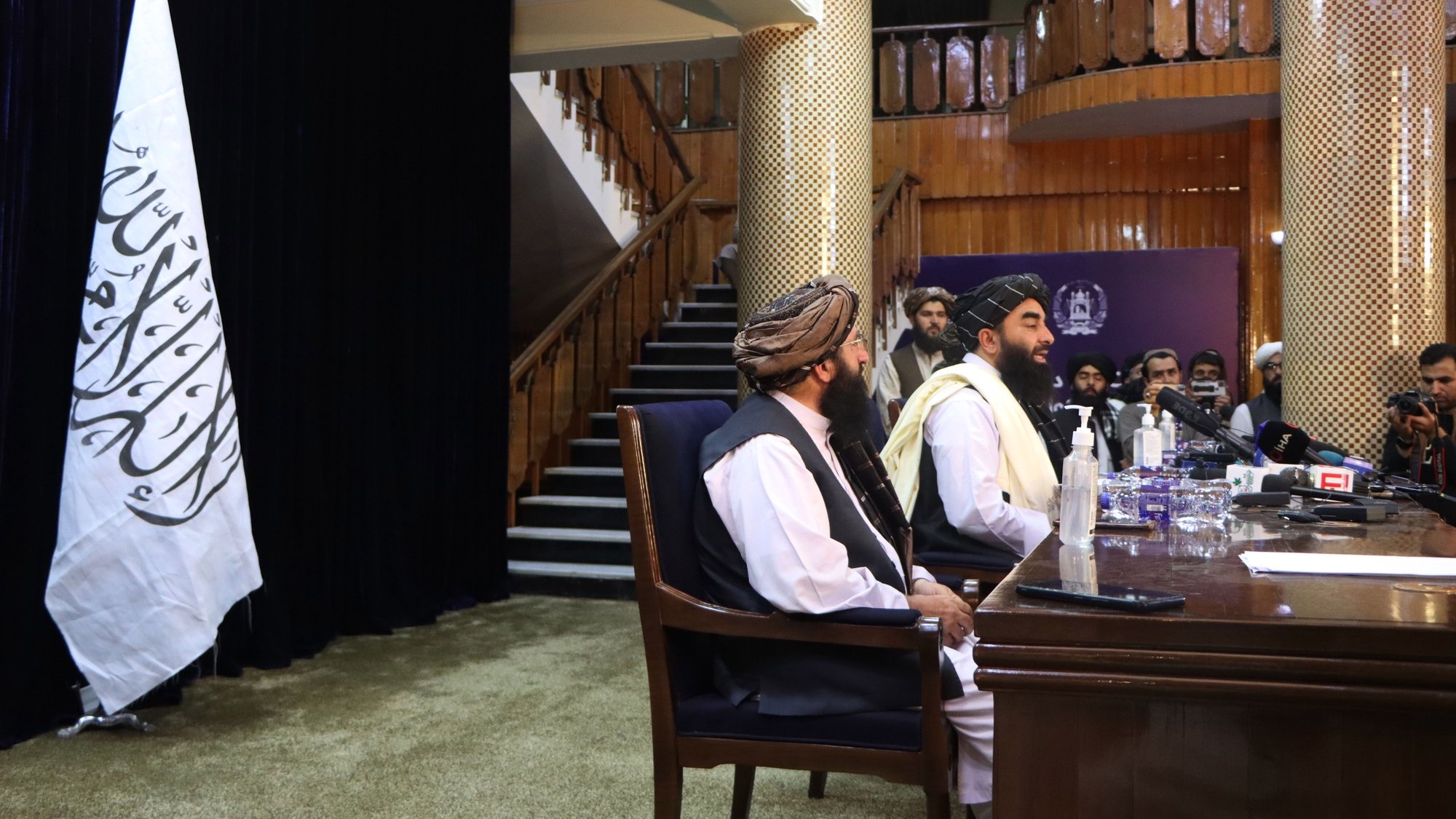 epa09418133 Zabihullah Mujahid, Taliban spokesman talks with journalists during a press conference in Kabul, Afghanistan, 17 August 2021. The new Taliban leadership that swept to power in Afghanistan has said it would not seek revenge against those who had fought against it and would protect the rights of Afghan women within the rules of Sharia law. Mujahid added the Taliban would work to avoid any return to conflict or for Afghanistan to become a hub for terrorism that would threaten other countries in the region.  EPA/STRINGER
