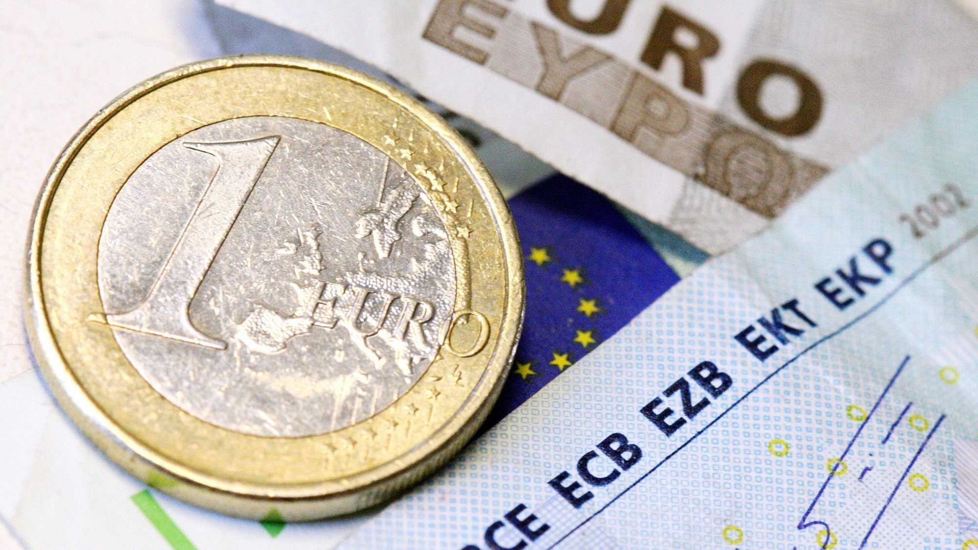 Notas e moeda de Euros