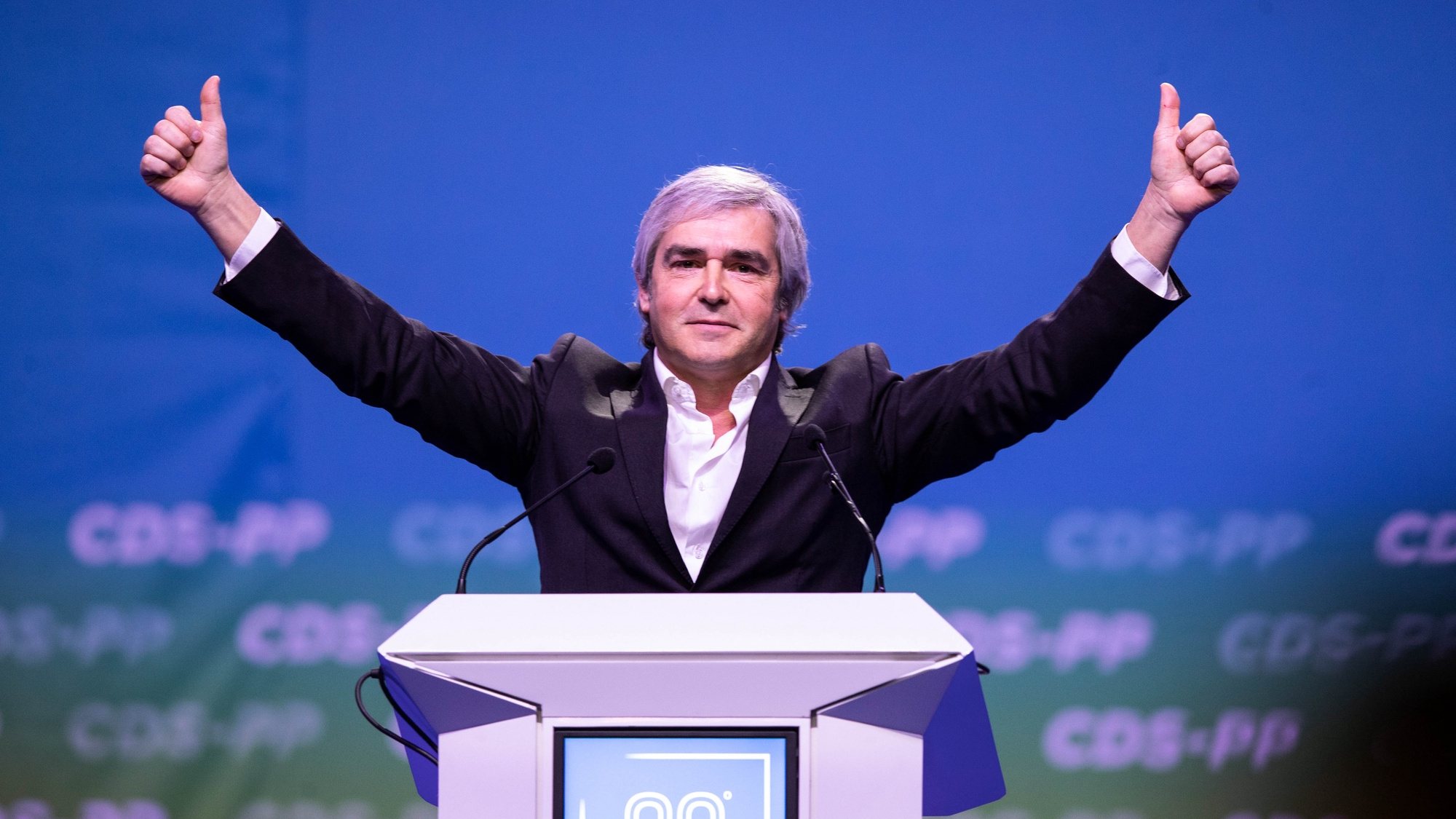 O candidato à liderança do CDS-PP e eurodeputado Nuno Melo discursa durante o 29.º Congresso do partido, no pavilhão Multiusos de Guimarães, 2 de abril de 2022. JOSÉ COELHO/LUSA