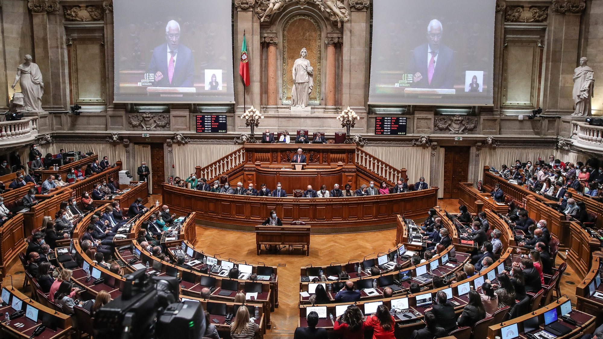 O primeiro-ministro, António Costa, participa no debate e votação da proposta de Orçamento do Estado para 2022 (OE2022), na Assembleia da República, em Lisboa, 27 de outubro de 2021. A proposta de Orçamento do Estado para 2022 entregue no parlamento prevê que a economia portuguesa cresça 4,8% em 2021 e 5,5% em 2022. MÁRIO CRUZ/LUSA