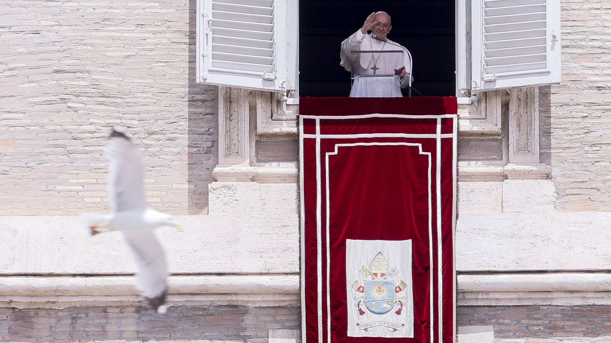 epa09996933 Pope Francis leads the Regina Coeli prayer from a window overlooking Saint Peter&#039;s Square in Vatican City, 05 June 2022.  EPA/Fabio Frustaci