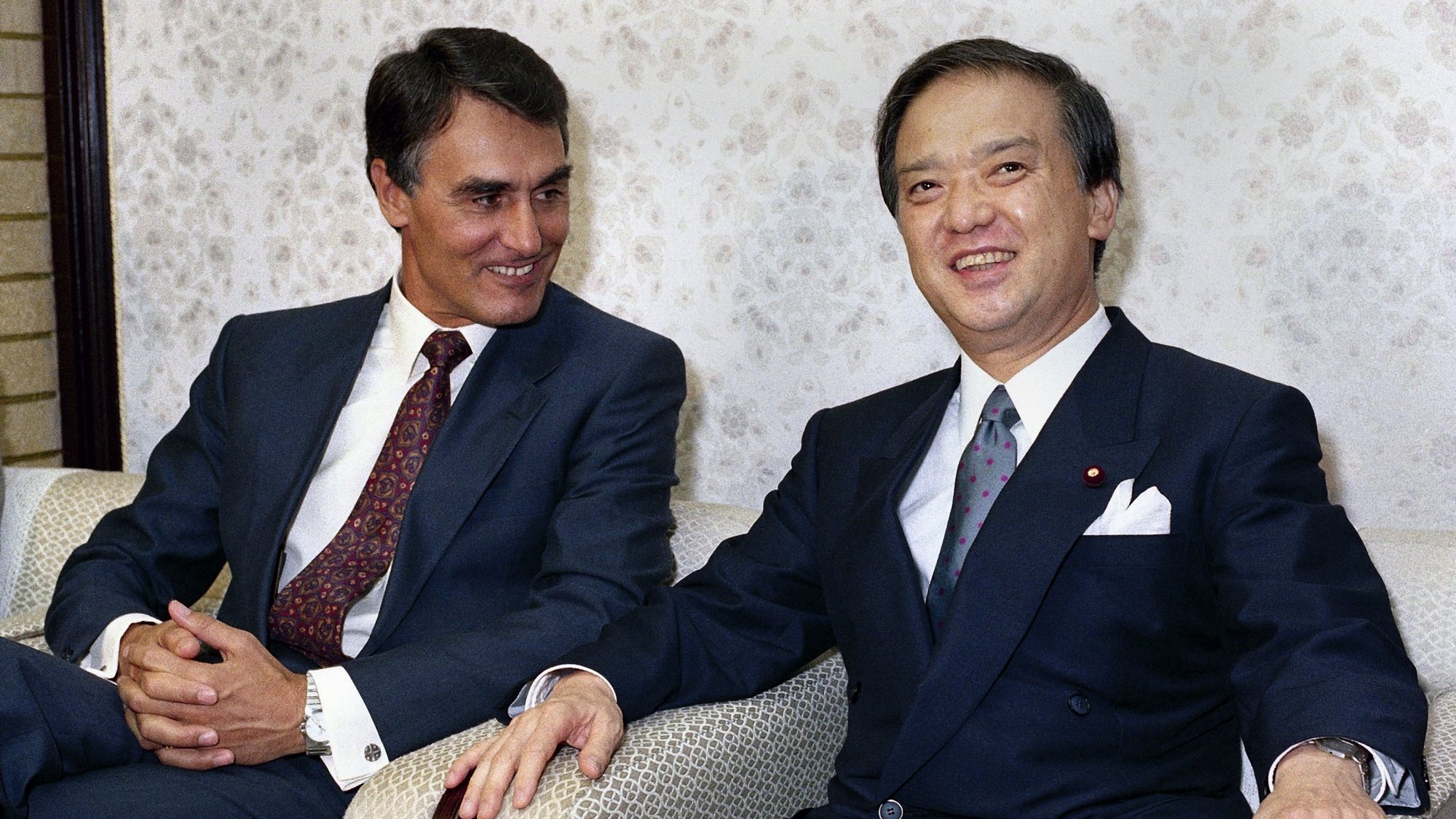 Primeiro-ministro do Japão Toshiki Kaifu recebe o primeiro-ministro Português Cavaco Silva, durante sua visita ao Japão, Tóquio, 18 Setembro 1990. ALBERTO FRIAS/LUSA