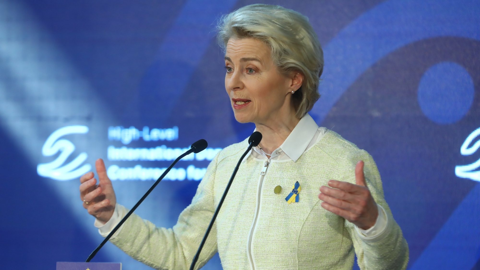 epa09928408 European Commission President Ursula von der Leyen attends a press conference following the end of the International Conference of High-Level International Donors&#039; Conference for Ukraine at the National Stadium in Warsaw, Poland 05 May 2022. The conference is organized by Poland and Sweden in cooperation with the presidents of the European Commission and the European Council of the High-Level International Donors&#039; Conference for Ukraine.  EPA/Rafal Guz POLAND OUT