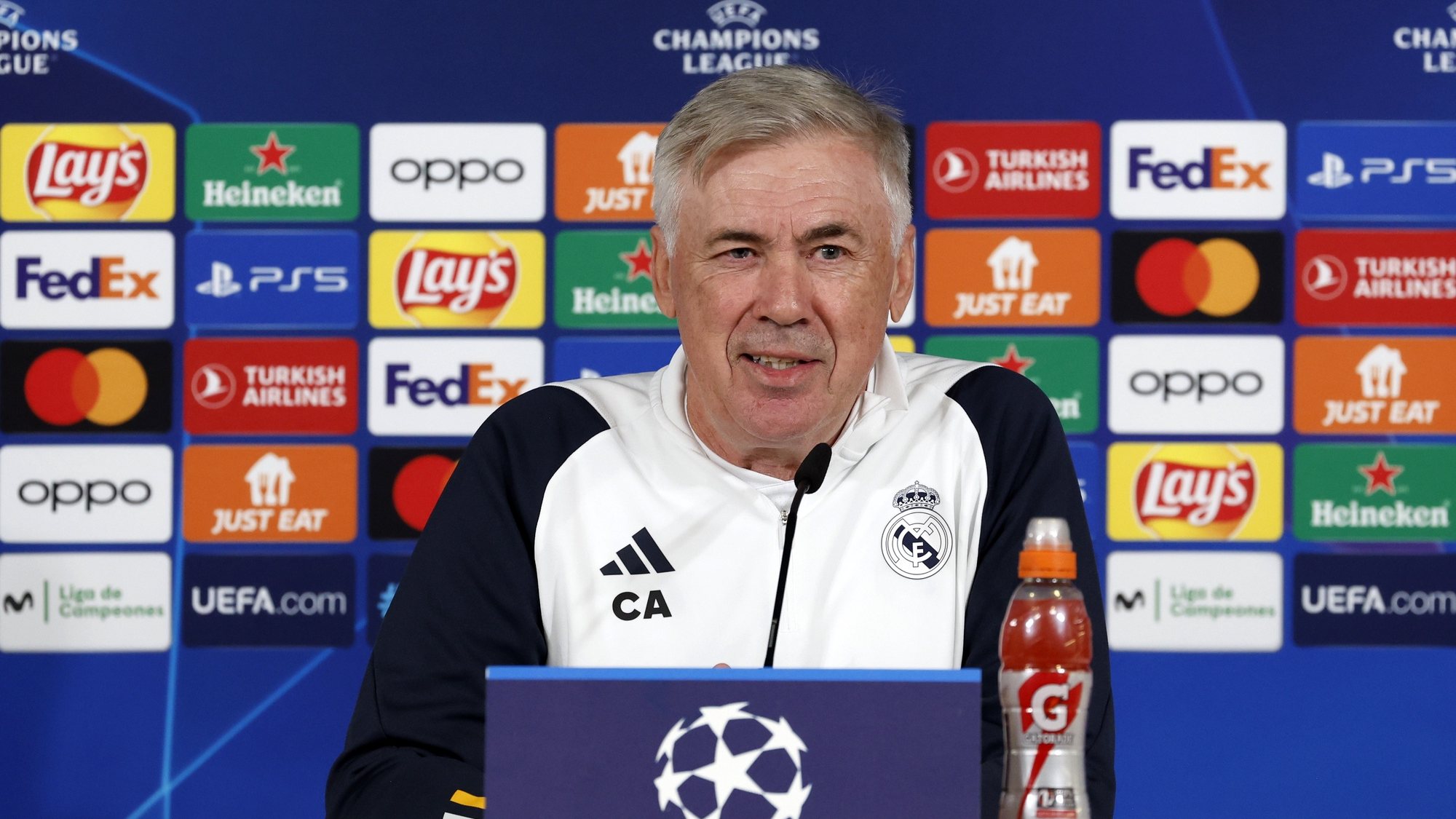epa10962106 Real Madrid&#039;s head coach, Carlo Ancelotti, addresses a press conference after a team&#039;s training session at the club&#039;s sport complex in Madrid, Spain, 07 November 2023. Real Madrid will face Braga in the Champions League Group C match at Santiago Bernabeu Stadium, in Madrid, on 08 November 2023.  EPA/J.J. GUILLEN