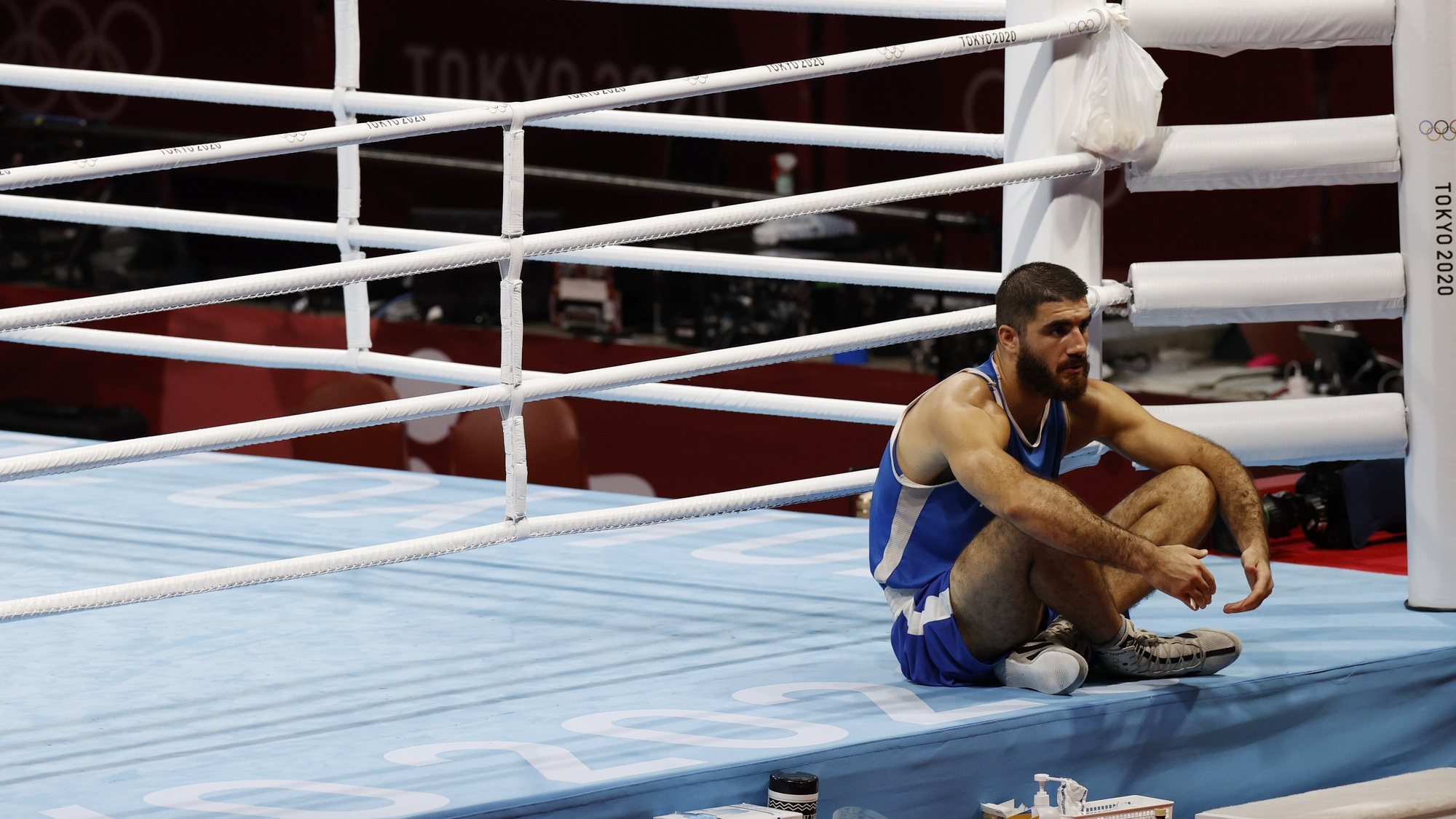epa09383986 Mourad Aliev of France sits outside the ring in protest after losing his match against Frazer Clarke of Great Britain in the Men&#039;s Super Heavy (+91kg) quarterfinal match of the Boxing events of the Tokyo 2020 Olympic Games at the Ryogoku Kokugikan Arena in Tokyo, Japan, 01 August 2021.  EPA/RUNGROJ YONGRIT