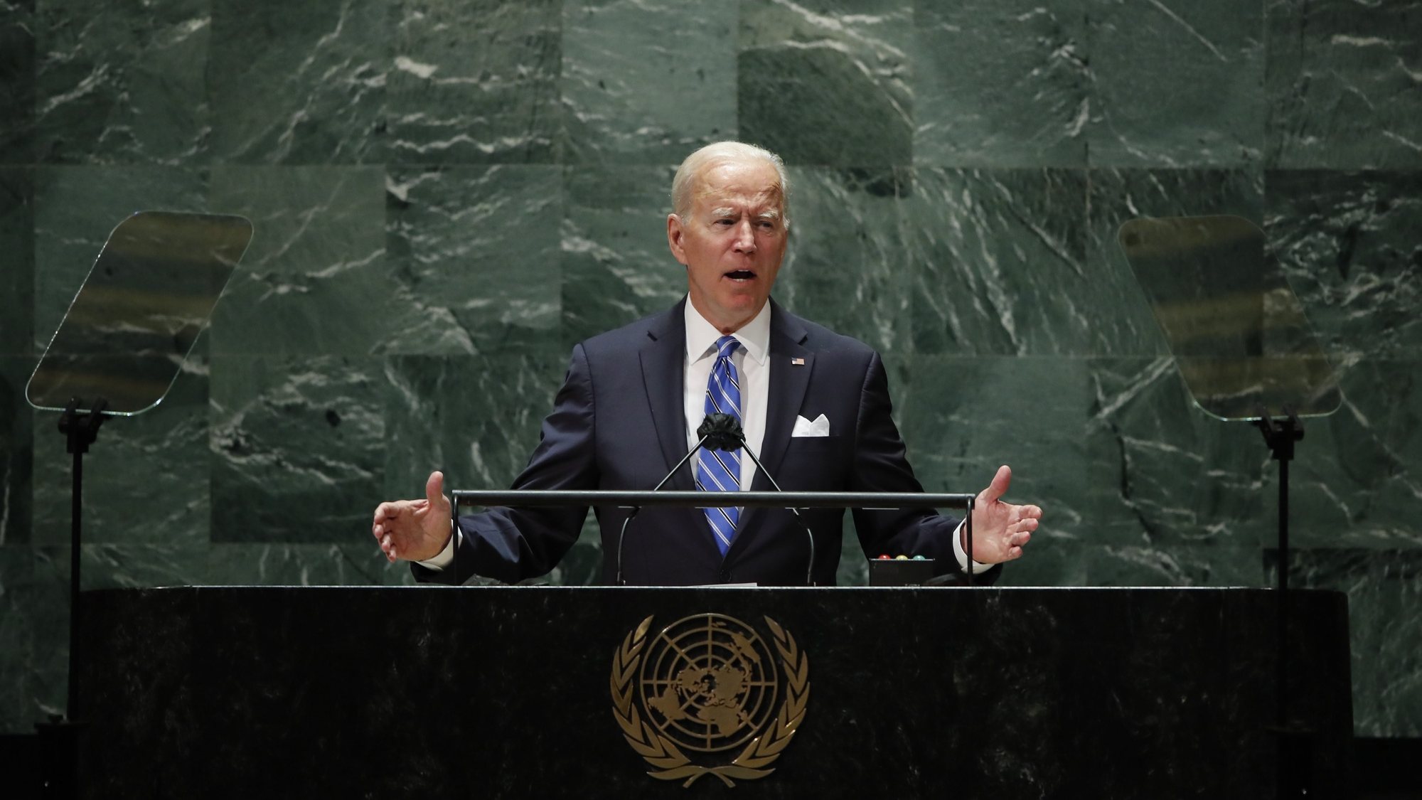 epa09479495 US President Joe Biden addresses the 76th Session of the UN General Assembly in New York City, USA, 21 September 2021.  EPA/EDUARDO MUNOZ / POOL
