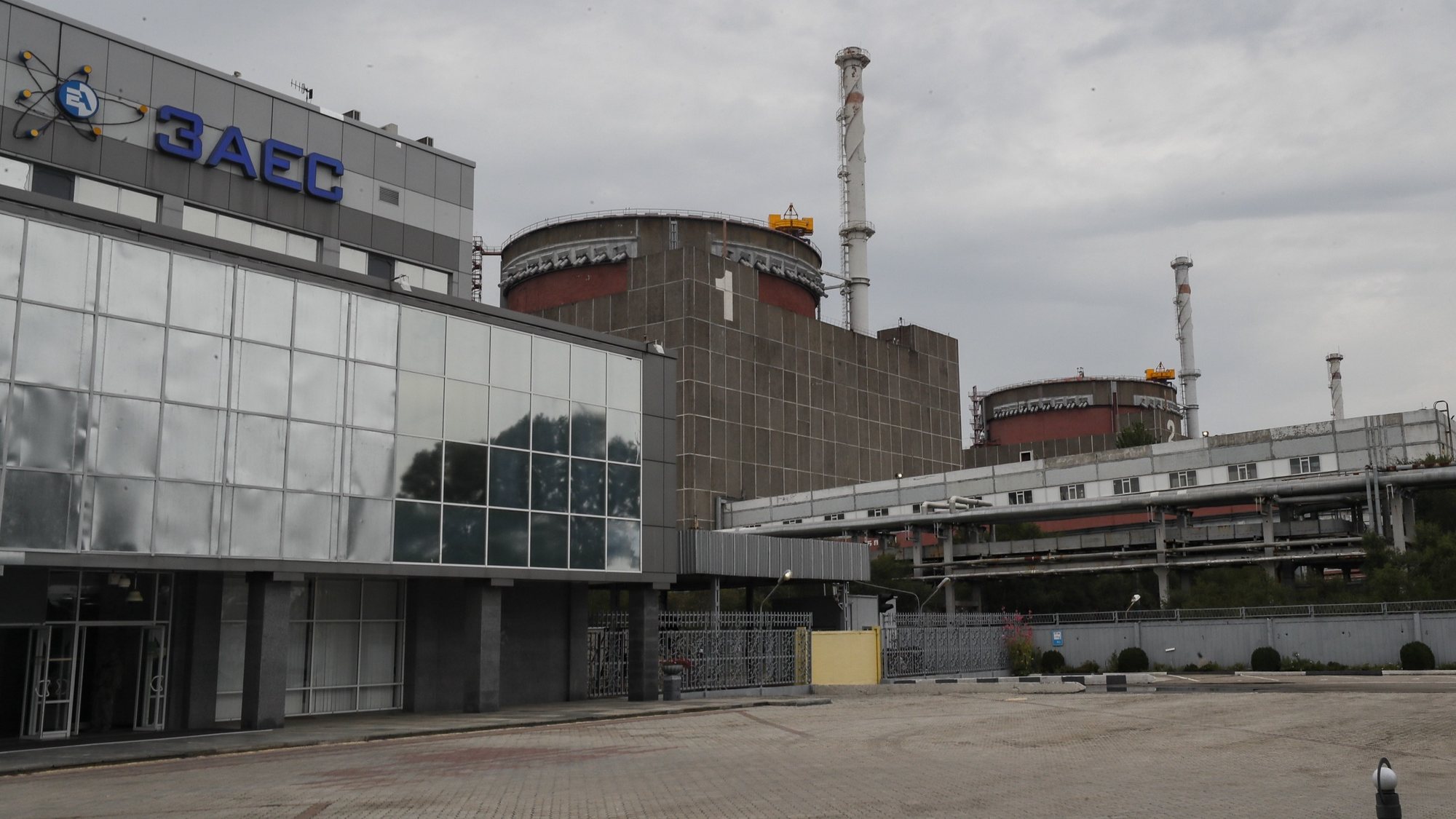 epa10153150 A picture taken during a visit organised by the Russian military shows a view of the Zaporizhzhia Nuclear Power Plant in Enerhodar, southeastern Ukraine, 01 September 2022. During several hours of work at the Zaporizhzhia  NPP, the IAEA mission received key information about the situation at the nuclear power plant with explanations from the personnel, said Rafael Grossi, head of the IAEA delegation. Zaporizhzhia Nuclear Power Plant in Enerhodar is the largest nuclear power plant in Europe with six power units. The first was put into operation in December 1984, the sixth in October 1995. According to the authorities, recently only the fifth and sixth power units have been operating at 60 percent and 80 percent, respectively, including ongoing supplies to Ukraine.  EPA/YURI KOCHETKOV