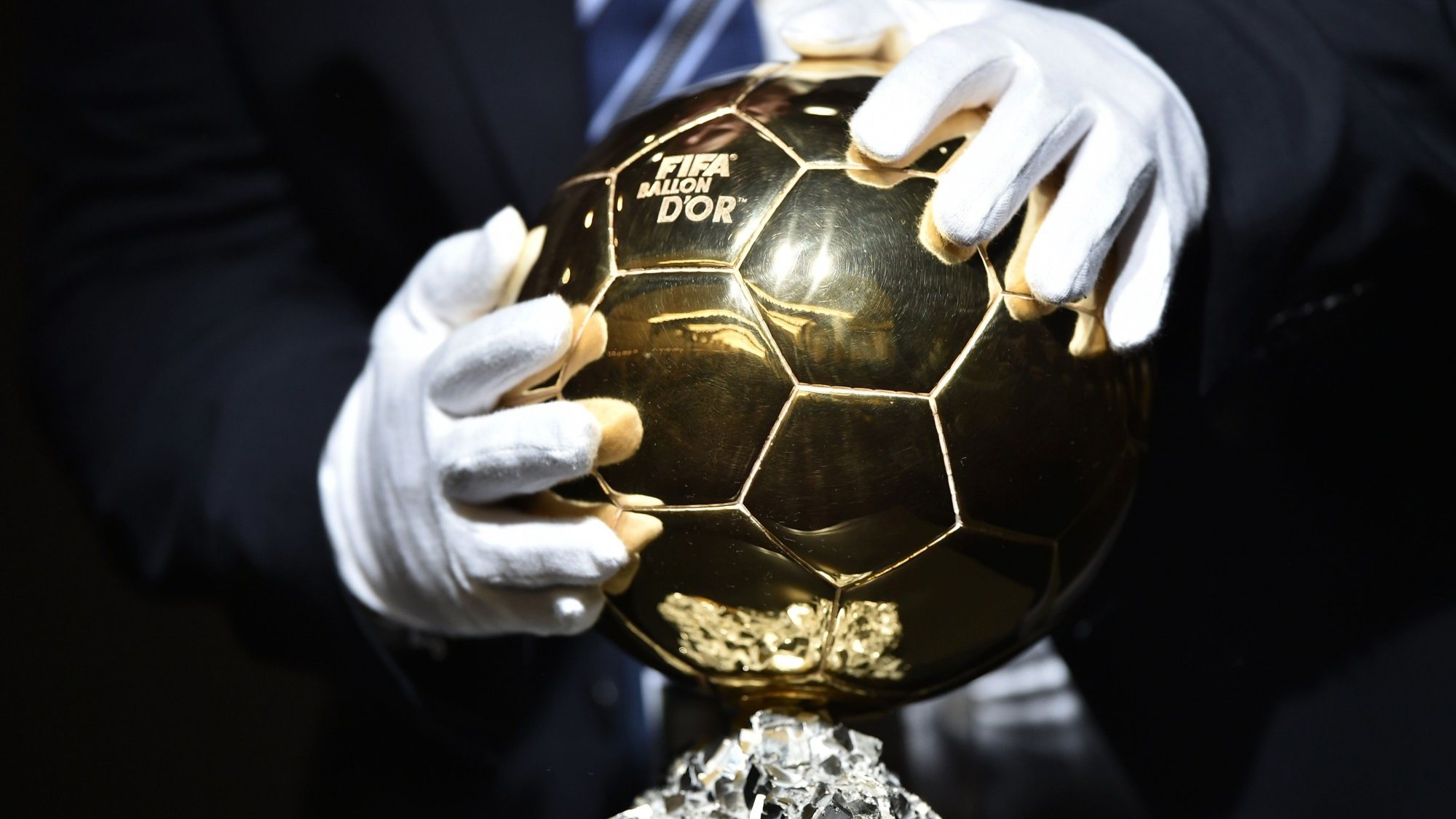 EA Sports FC anuncia parceria com Bola de Ouro