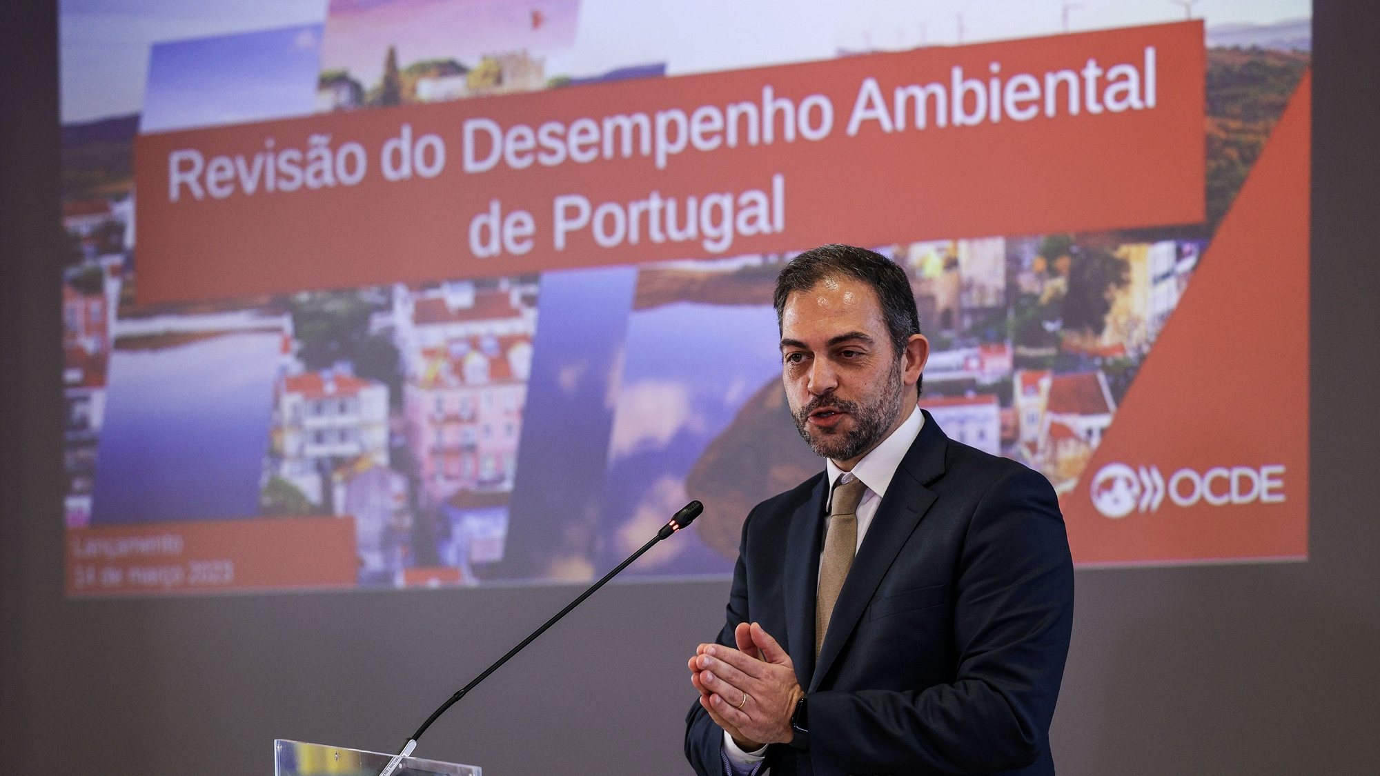 O ministro do Ambiente e da Ação Climática, Duarte Cordeiro, intervém na apresentação das conclusões e recomendações do Exame de Desempenho Ambiental da OCDE em Portugal de 2023, Sintra, 14 de março de 2023. MIGUEL A. LOPES/LUSA