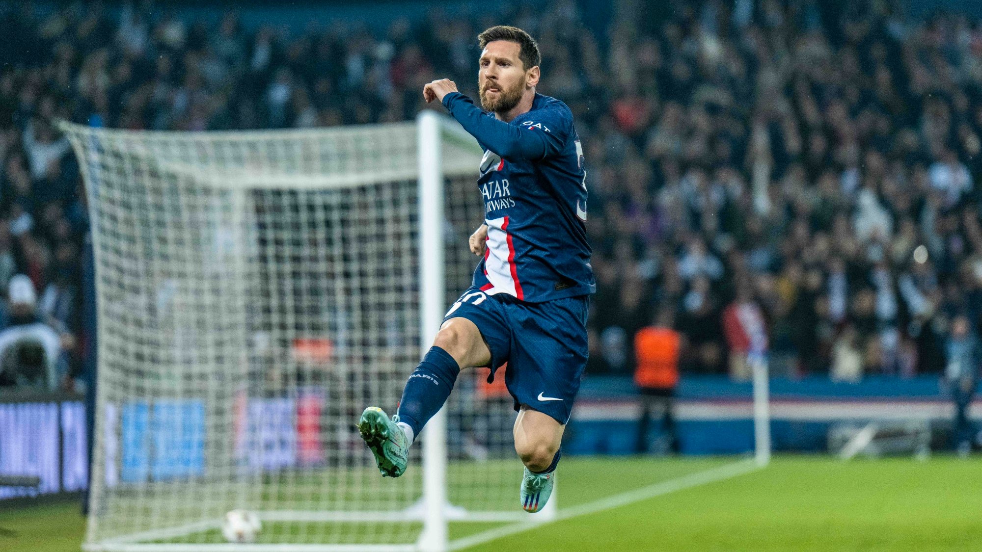 Lionel Messi voltou a estar em destaque em nova goleada do PSG com dois golos e duas assistências frente ao Maccabi Haifa
