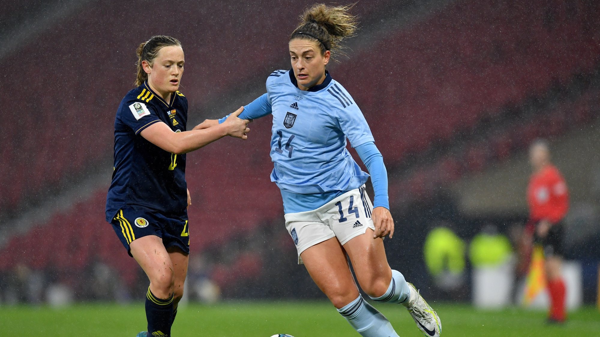 epa09886743 Alexia Putellas of Spain (R) in action against Erin Jacqueline Cuthbert of Scotland against during the FIFA Women&#039;s World Cup qualifier between Scotland and Spain in Glasgow, Britain, 12 April 2022.  EPA/MARK RUNNACLES