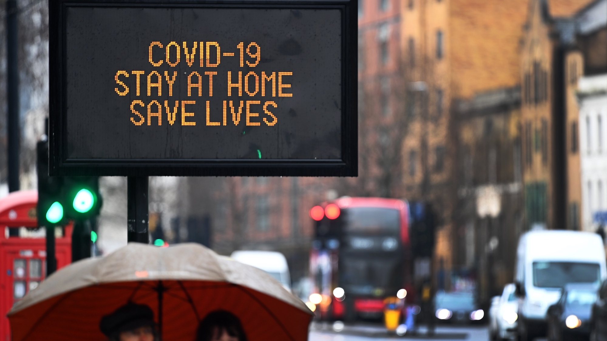 epa08986942 A Covid-19 public notice urging people to stay at home in London, Britain, 04 February 2021. Britain&#039;s national health service (NHS) is under sever pressure even as Covid-19 hospital admissions continue to fall across the UK. Some one thousand people are still dying each day from the disease.  EPA/ANDY RAIN