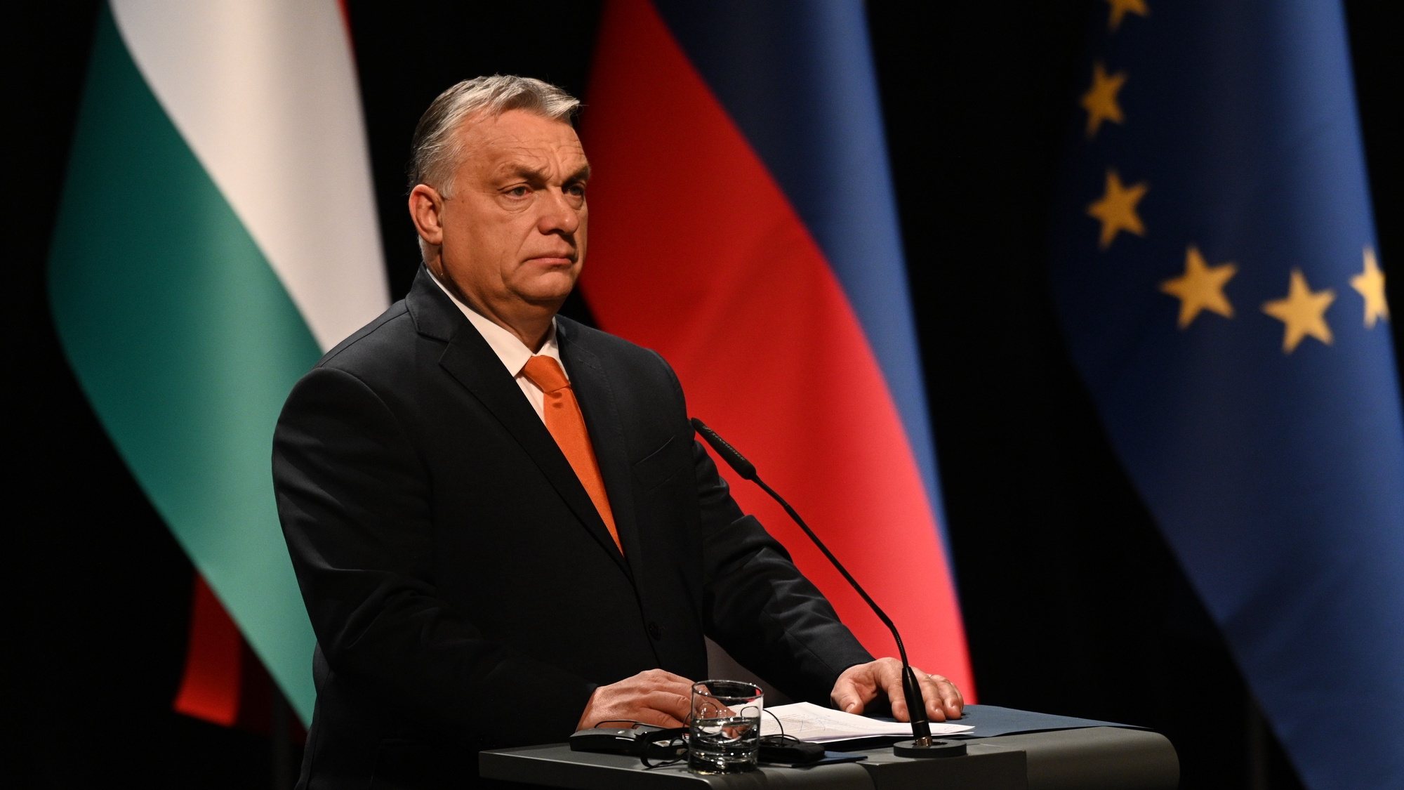 O primeiro-ministro da Hungria, o ultranacionalista Viktor Orban, durante uma conferência de imprensa com o seu homólogo da Eslóvenia depois de uma reunião em Lendava. 21 de fevereiro de 2022