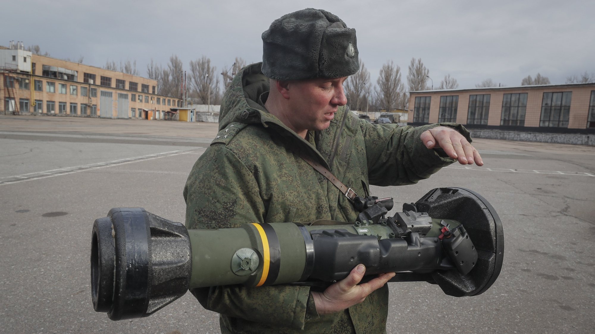 epa09853406 A serviceman of the self-proclaimed Luhansk People&#039;s Republic (LPR) shows NLAW Swidish-UK made Light Anti-tank weapon that was abandoned by Ukrainian army during their retreat in Luhansk region, in Luhansk, Ukraine, 27 March 2022. Over the past two weeks, the US has donated $300 million worth of military aid to Ukrainians. Canada and the UK have said they will continue to supply arms to Ukraine. On 24 February Russian troops had entered Ukrainian territory in what the Russian president declared a &#039;special military operation&#039;, resulting in fighting and destruction in the country, a huge flow of refugees, and multiple sanctions against Russia.  EPA/SERGEI ILNITSKY