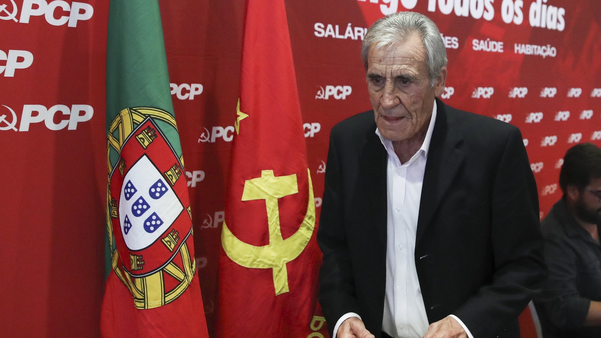 O secretário-geral do Partido Comunista  Português (PCP), Jerónimo de Sousa, durante a sua participação na sessão pública &quot;Mais e melhores serviços públicos&quot;,que decorreu em Almada, 14 de setembro de 2022. ANTÓNIO COTRIM/LUSA