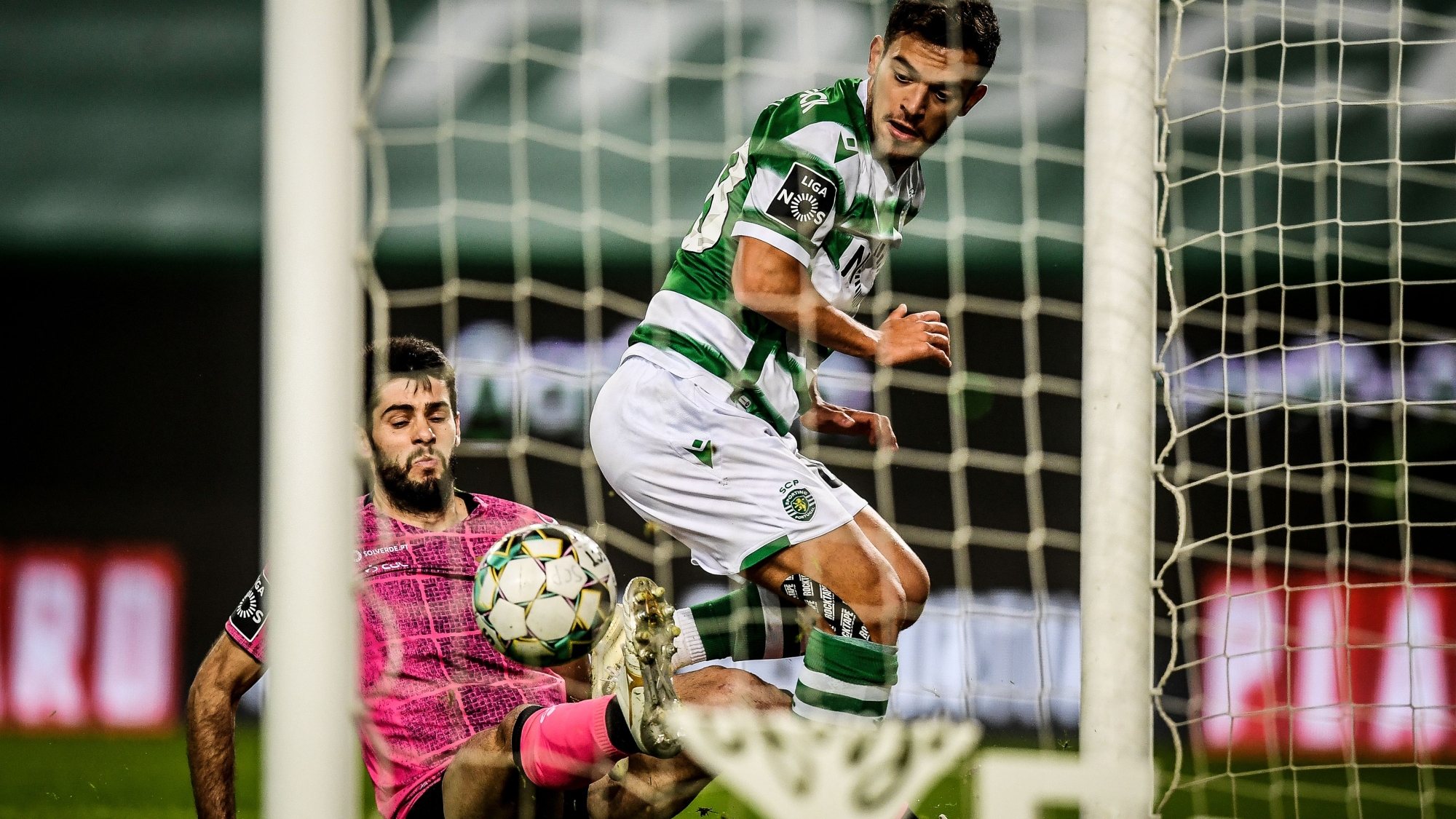 Pedro Gonçalves tocou de forma inadvertida a bola com o braço antes de marcar o primeiro de dois golos na vitória do Sporting frente ao Moreirense