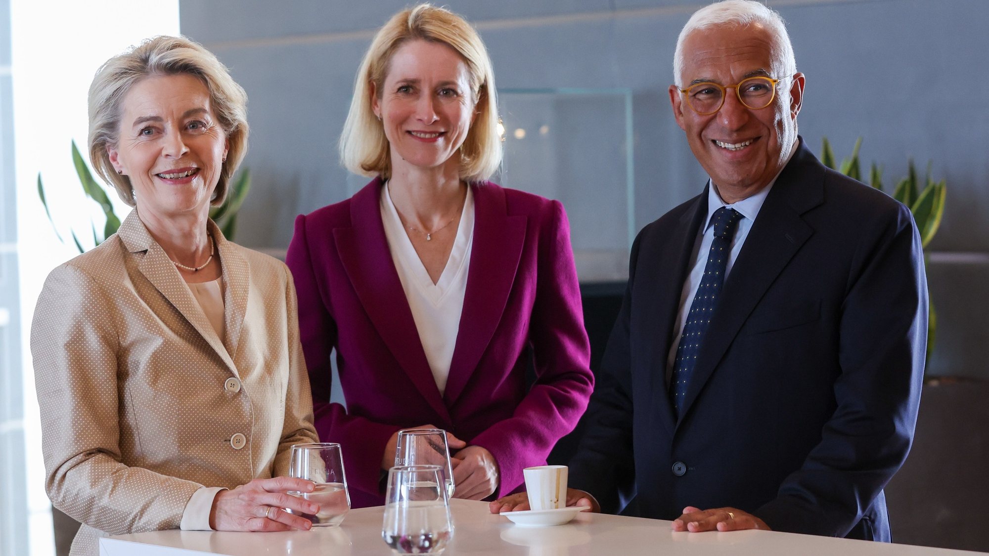epa11443269 (L-R) European Commission President Ursula Von der Leyen, Estonian Prime Minister Kaja Kallas, and former Portuguese Prime Minister Antonio Costa, during a meeting  at Brussels Airport, a day after the EU summit in Brussels, Belgium, 28 June 2024. EU leaders agreed on proposing Ursula Von der Leyen as candidate for President of the European Commission and Kaja Kallas as High Representative of the Union for Foreign Affairs and Security Policy, while Antonio Costa was elected as European Council President during a summit to discuss the Strategic Agenda 2024-2029, the next institutional cycle, Ukraine, the Middle East, competitiveness, security and defense, among other topics.  EPA/OLIVIER HOSLET / POOL