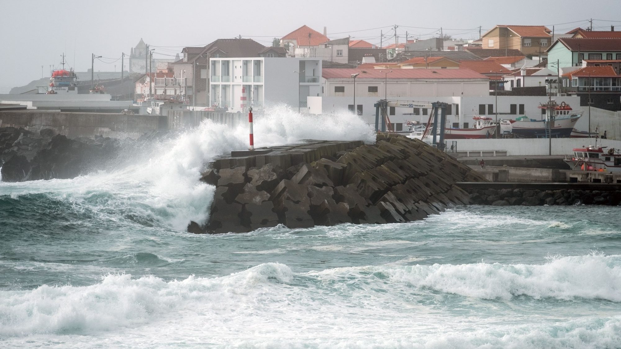As previsões apontam também para agitação marítima com ondas de noroeste, refere o IPMA