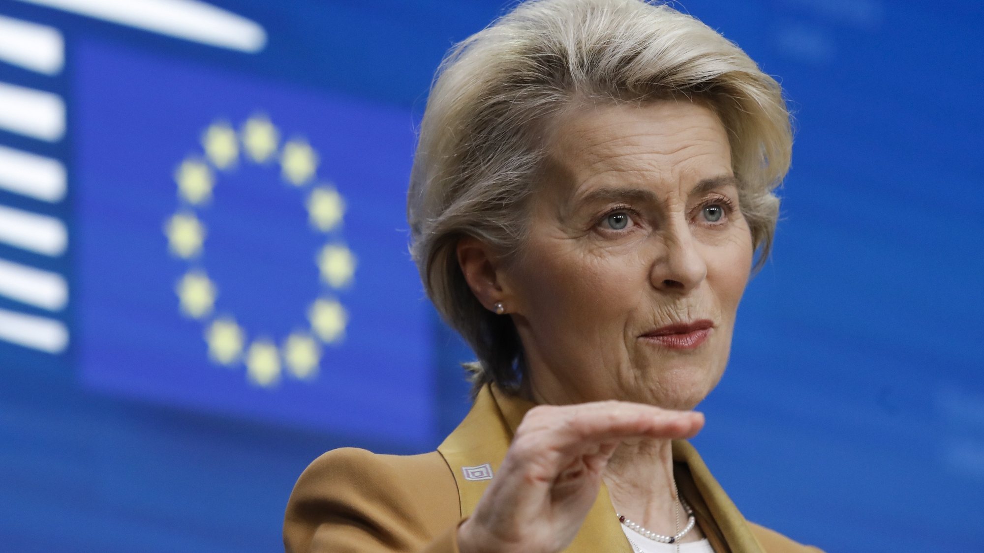epa10539494 European Commission President Ursula von der Leyen gives a press briefing at the end of first day of  EU Summit in Brussels, Belgium, 23 March 2023. EU leaders meet for a two-day summit in Brussels to discuss the latest developments in relation to &#039;Russia&#039;s war of aggression against Ukraine&#039; and continued EU support for Ukraine and its people. The leaders will also debate on competitiveness, single market and the economy, energy, external relations among other topics, including migration.  EPA/OLIVIER HOSLET