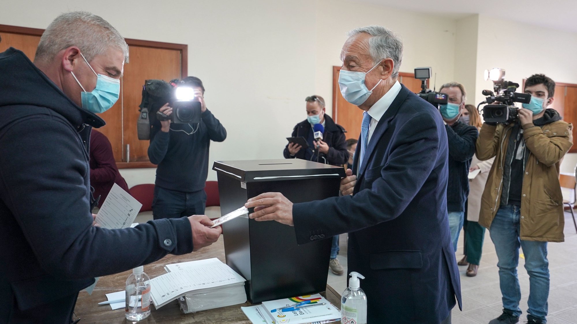Portuguese President Marcelo Rebelo de Sousa casts his vote in legislative elections in Celorico de Basto, Portugal, 30 January 2022. More than 10 million voters living in Portugal and abroad are on the electoral roll to choose the 230 deputies for the Portuguese Parliament after the Parliament rejected the minority socialist government&#039;s 2022 state budget in November . Celorico de Basto, 30 January 2022. HUGO DELGADO/LUSA