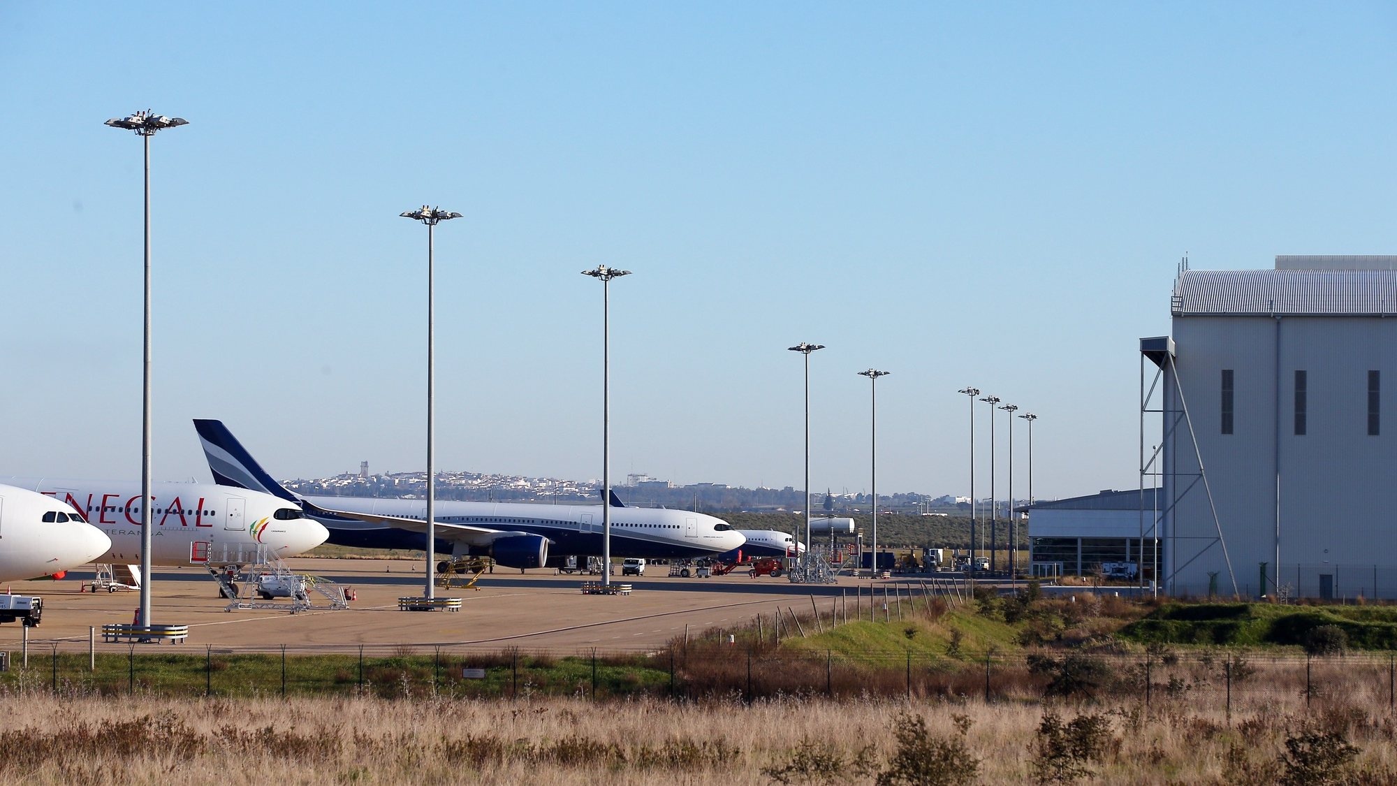 Aviões estacionados no Aeroporto de Beja, 21 de janeiro de 2021. NUNO VEIGA/LUSA