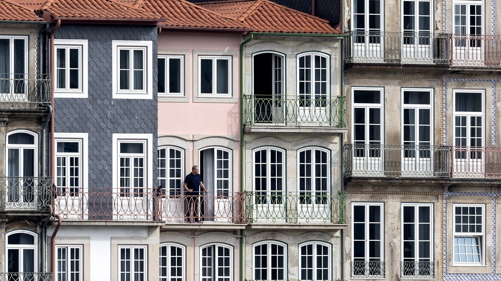 Fachadas de edifícios na baixa do Porto, 20 de março de 2023. JOSÉ COELHO/LUSA