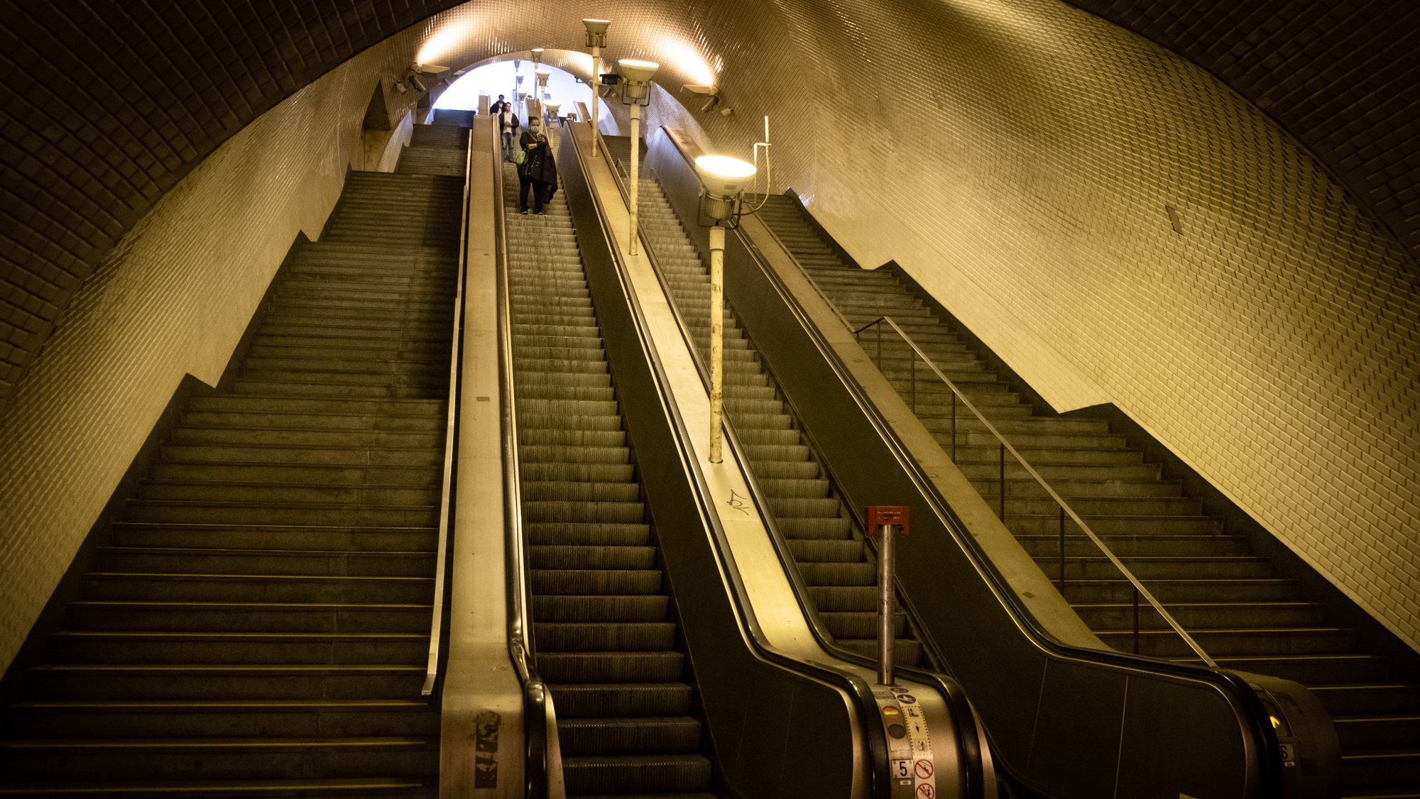 Metro de Lisboa garante que escadas rolantes e elevadores já estão a  funcionar na Baixa-Chiado – Observador
