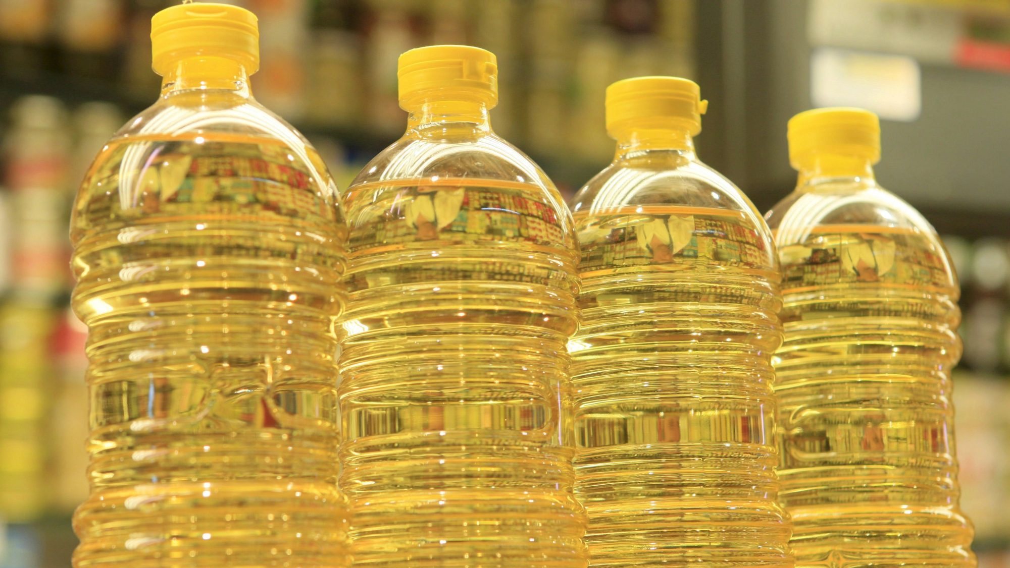 O preço do óleo alimentar nos supermercados desceu entre abril e maio.